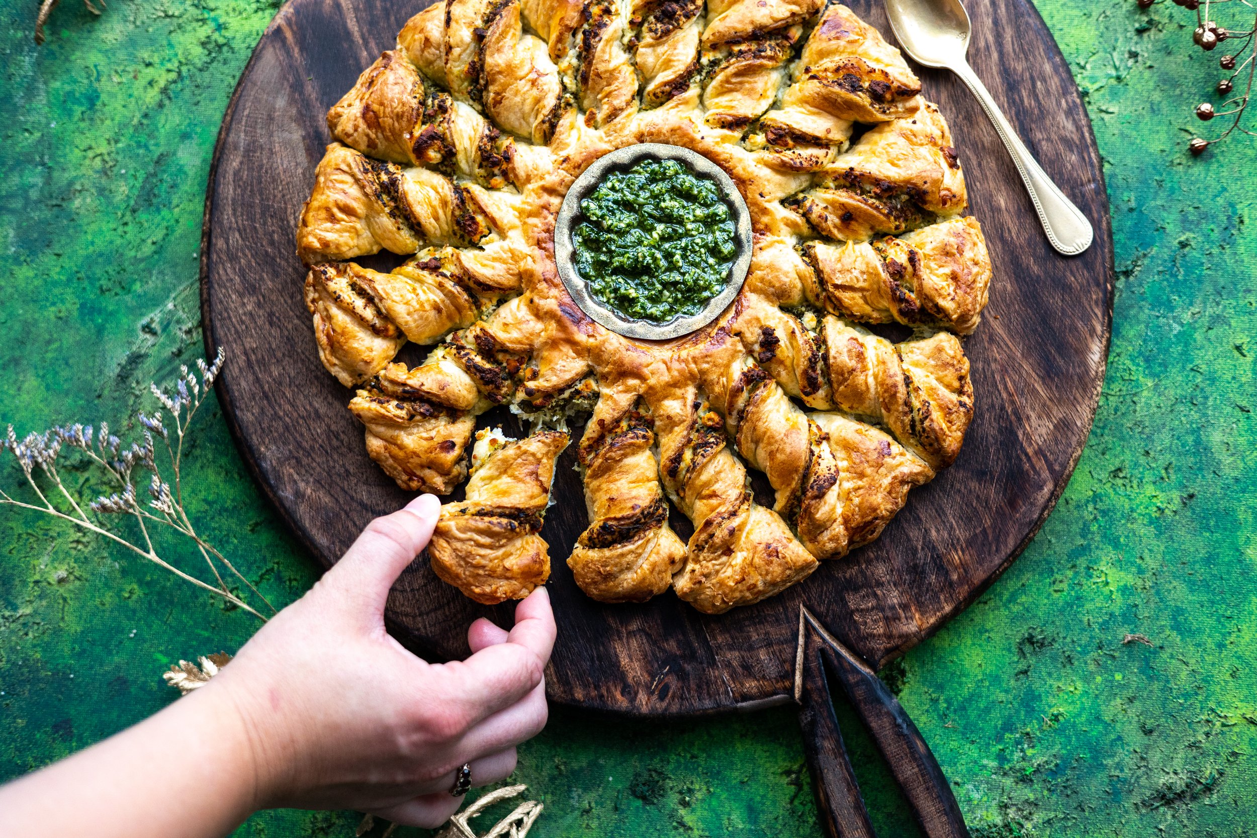 watercress-pesto-feta-pastry-wreath-7304.jpg