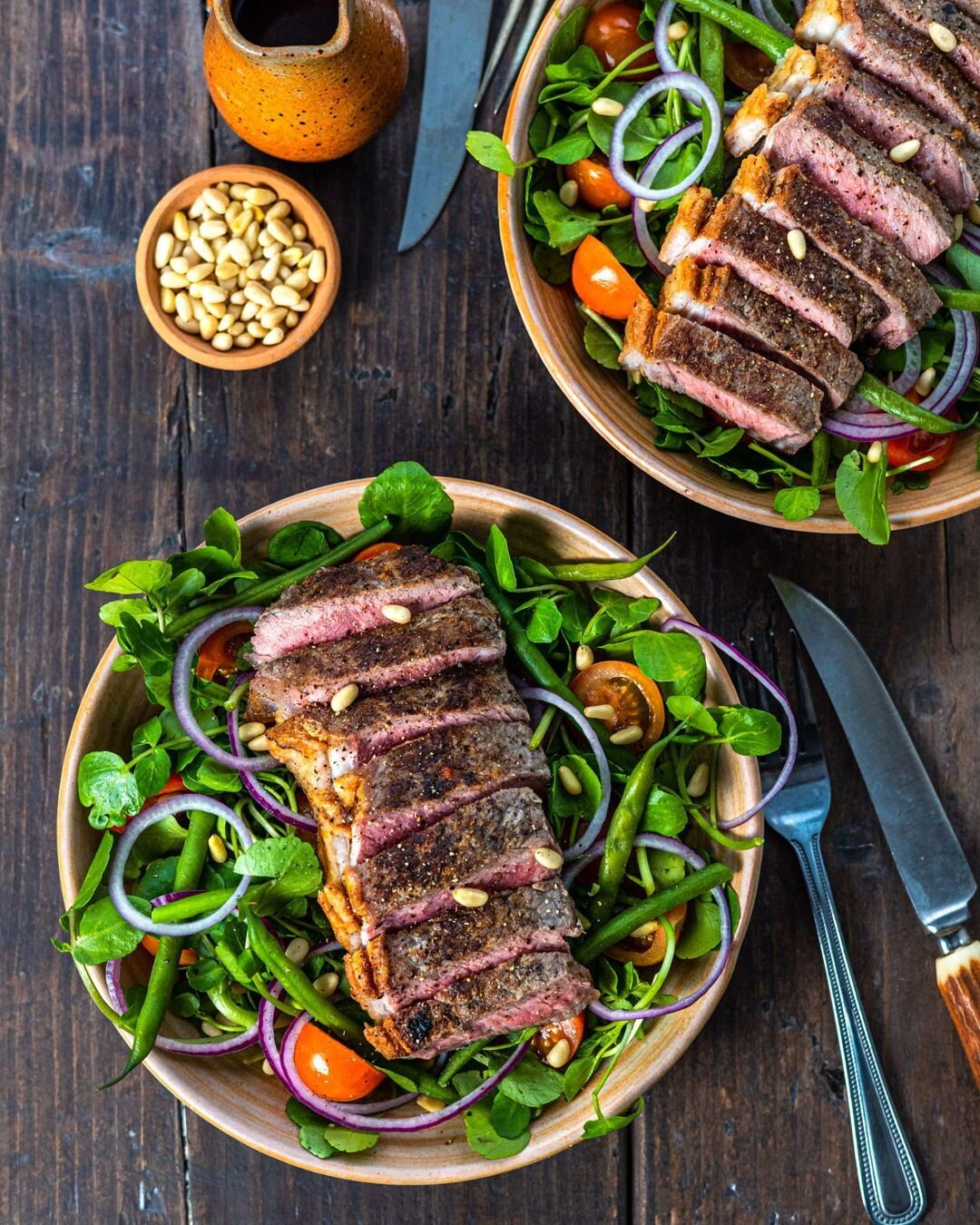 Sweet and spicy flavours 🤝

Chilli chocolate dressing drizzled over a perfectly cooked steak is phenomenal. 

This salad is perfect for a light dinner on a balmy evening:

- 1 nice piece of your favourite steak
- 80g watercress
- 100g Cherry tomatoe