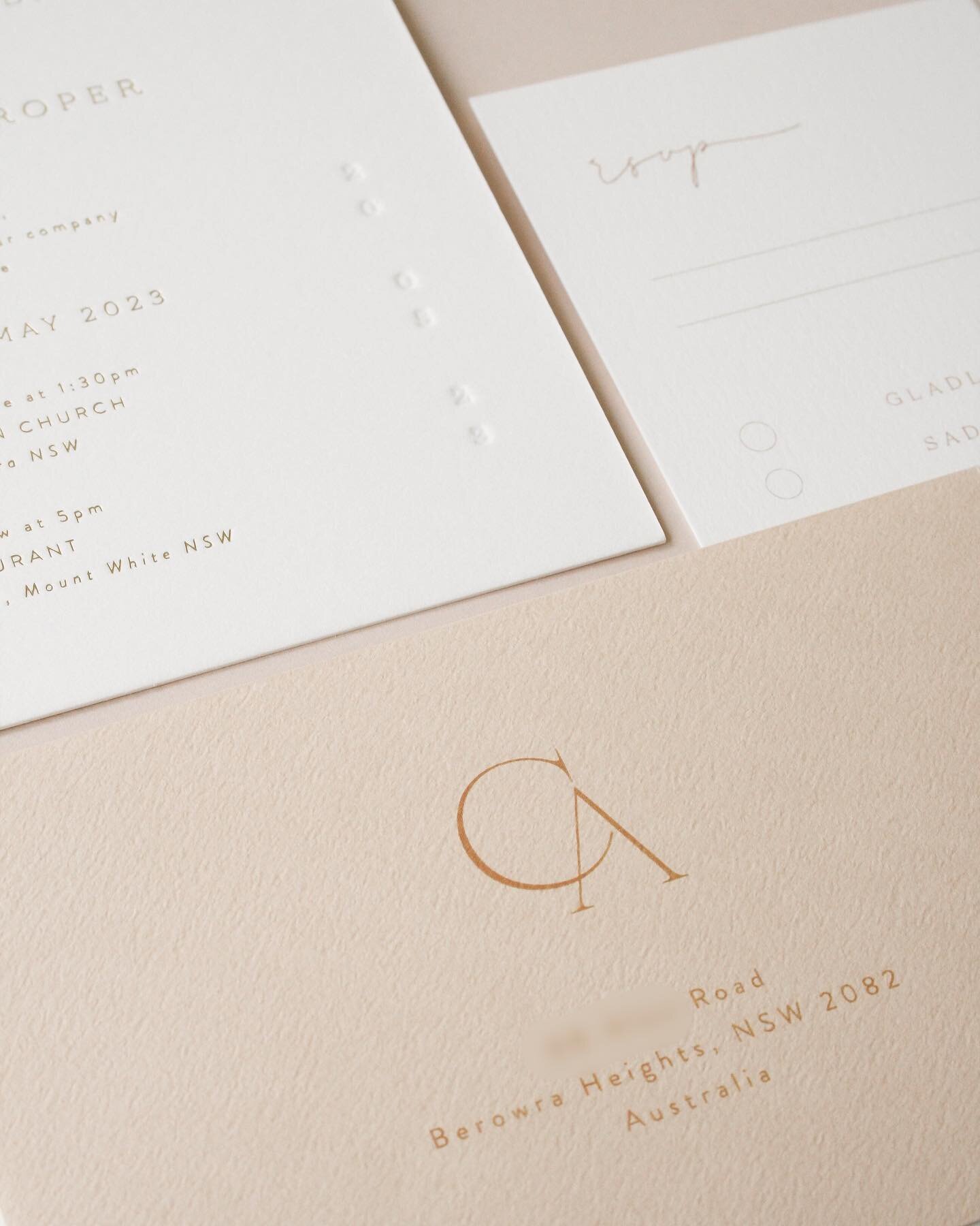 Chantal &amp; Adam&rsquo;s initials just made the perfect monogram 🤍 
More of this luxe autumnal suite coming soon &mdash; it&rsquo;s one of our most-loved previous designs, but with a fun twist!