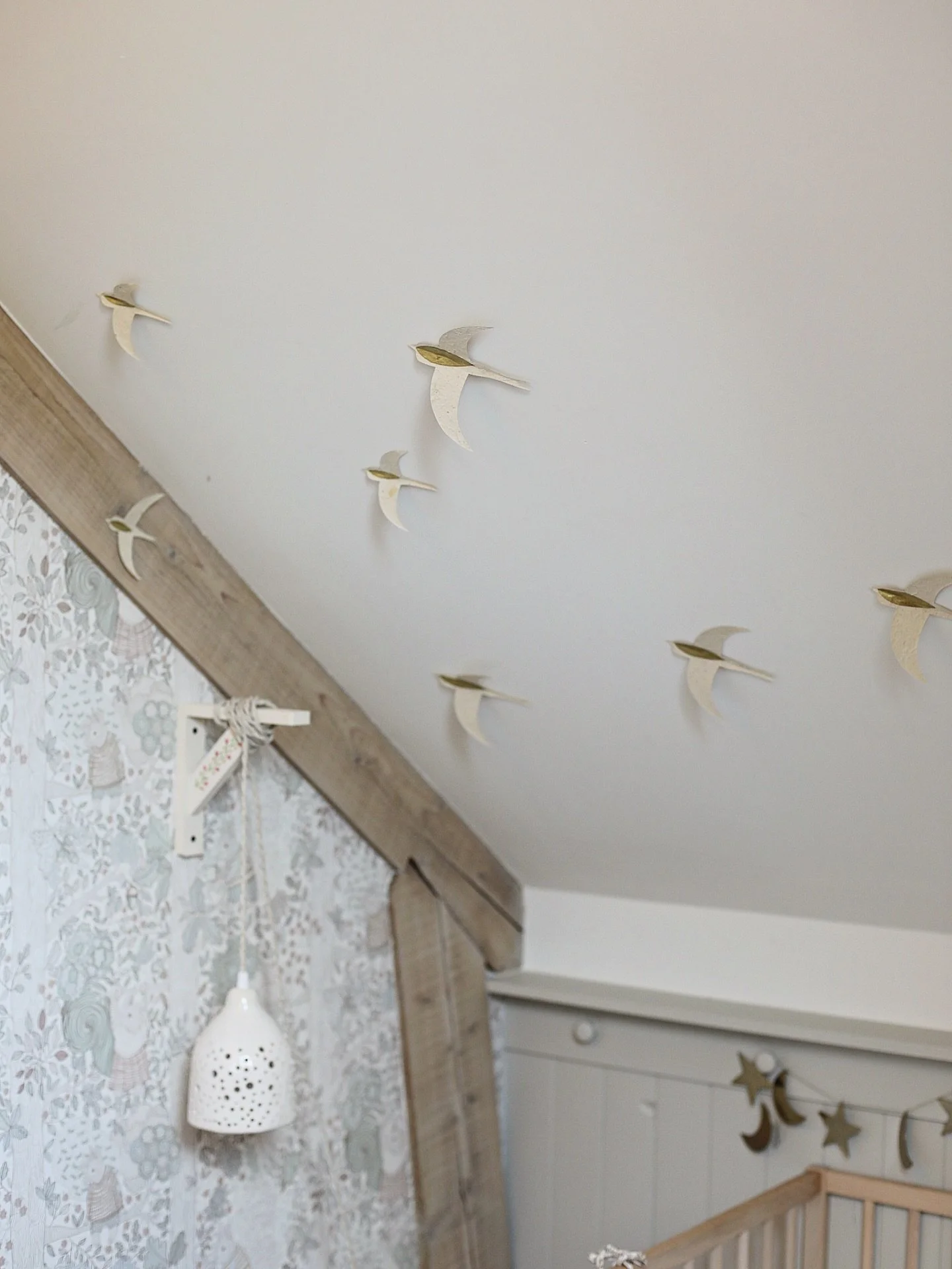 Ajouter des d&eacute;tails po&eacute;tiques dans toutes les pi&egrave;ces de la maison 🤍
Personnellement je trouve &ccedil;a tellement r&eacute;confortant, pas vous ?
Accessoiriser c&rsquo;est vraiment la clef pour se sentir bien et se sentir chez s