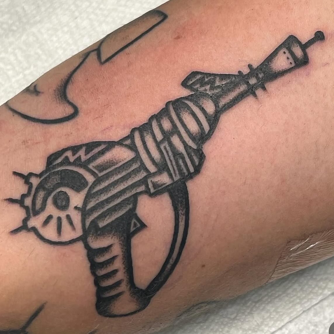 Prends rendez-vous directement avec @amxtats !
@amxtats ⁠⁠⁠⁠⁠
@amxtats ⁠⁠⁠⁠⁠
@amxtats ⁠⁠⁠⁠⁠
.⁠⁠⁠⁠⁠
.⁠⁠
.⁠⁠⁠⁠⁠
#TraditionalTattoo #OldSchoolTattoo #TraditionalTattooArtist #ClassicTattooStyle #BoldWillHold #TattooFlash #TattooTradition #MontrealTattoo