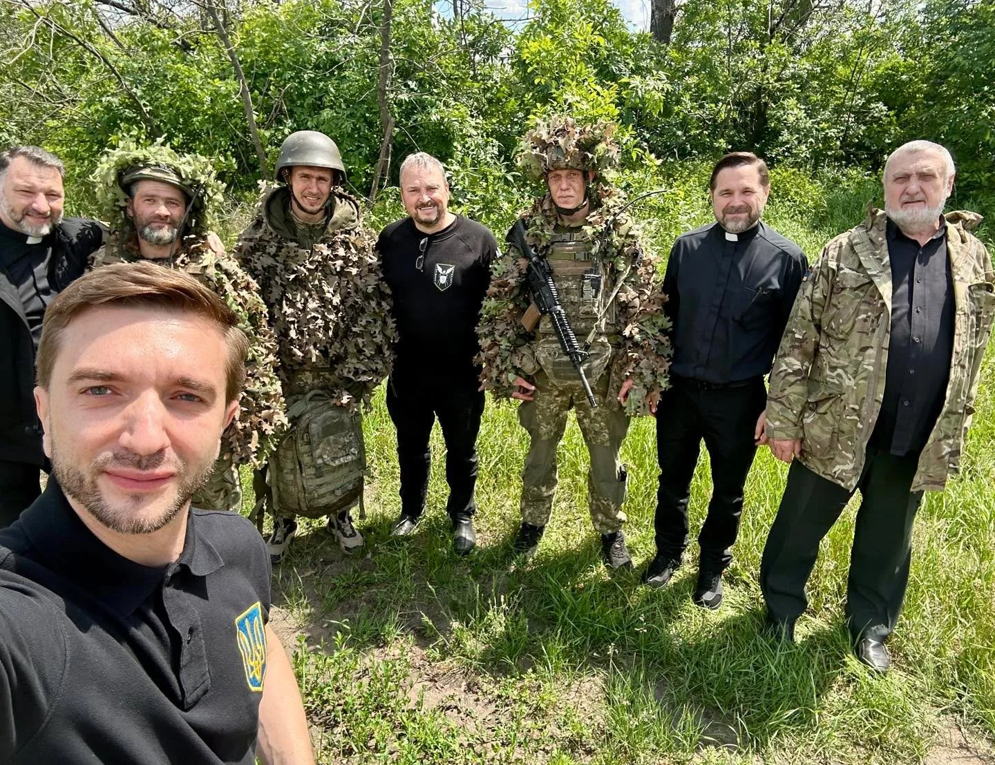 Standing with Ukraine &ndash; Bringing Hope to the Frontline

Our representative in Ukraine Vadim together with the team of chaplains and volunteers recently travelled to Eastern Ukraine to serve both soldiers and civilians affected by the ongoing wa