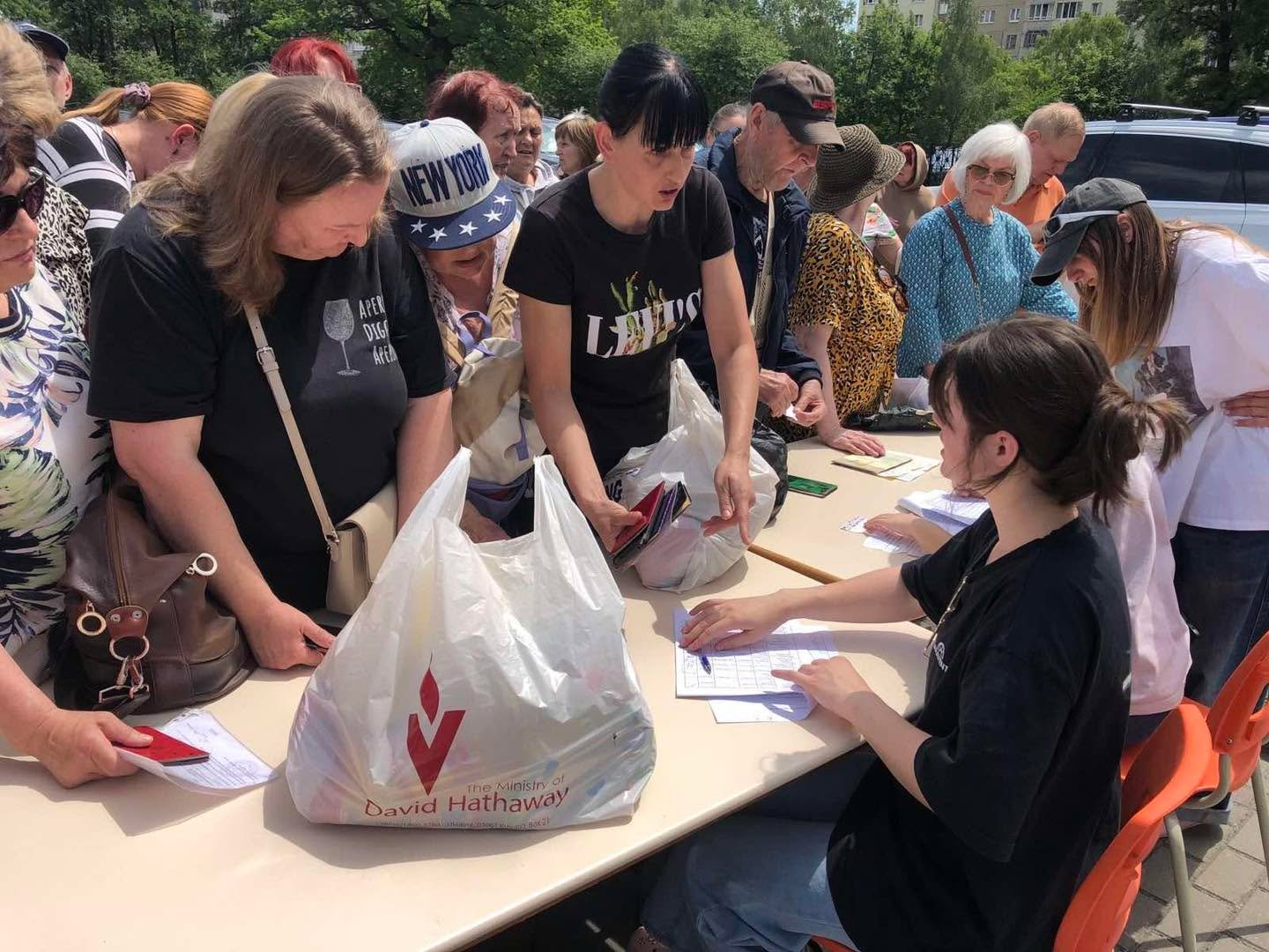 Standing with Ukraine &ndash; Bringing Hope to the Frontline

Our representative in Ukraine Vadim together with the team of chaplains and volunteers recently travelled to Eastern Ukraine to serve both soldiers and civilians affected by the ongoing wa