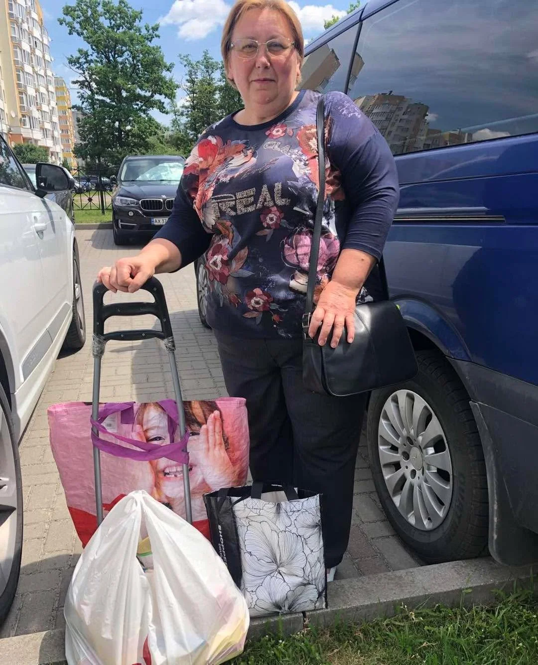 Standing with Ukraine &ndash; Bringing Hope to the Frontline

Our representative in Ukraine Vadim together with the team of chaplains and volunteers recently travelled to Eastern Ukraine to serve both soldiers and civilians affected by the ongoing wa
