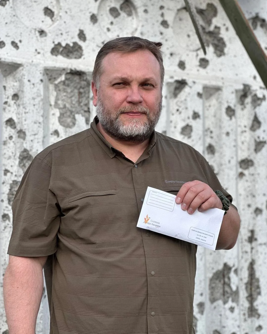 For many years, Andrii has stood alongside others through some of the darkest moments of their lives.

As a chaplain, he has prayed with Ukrainian servicemen facing the realities of war, encouraged those preparing to go to the front line and comforte