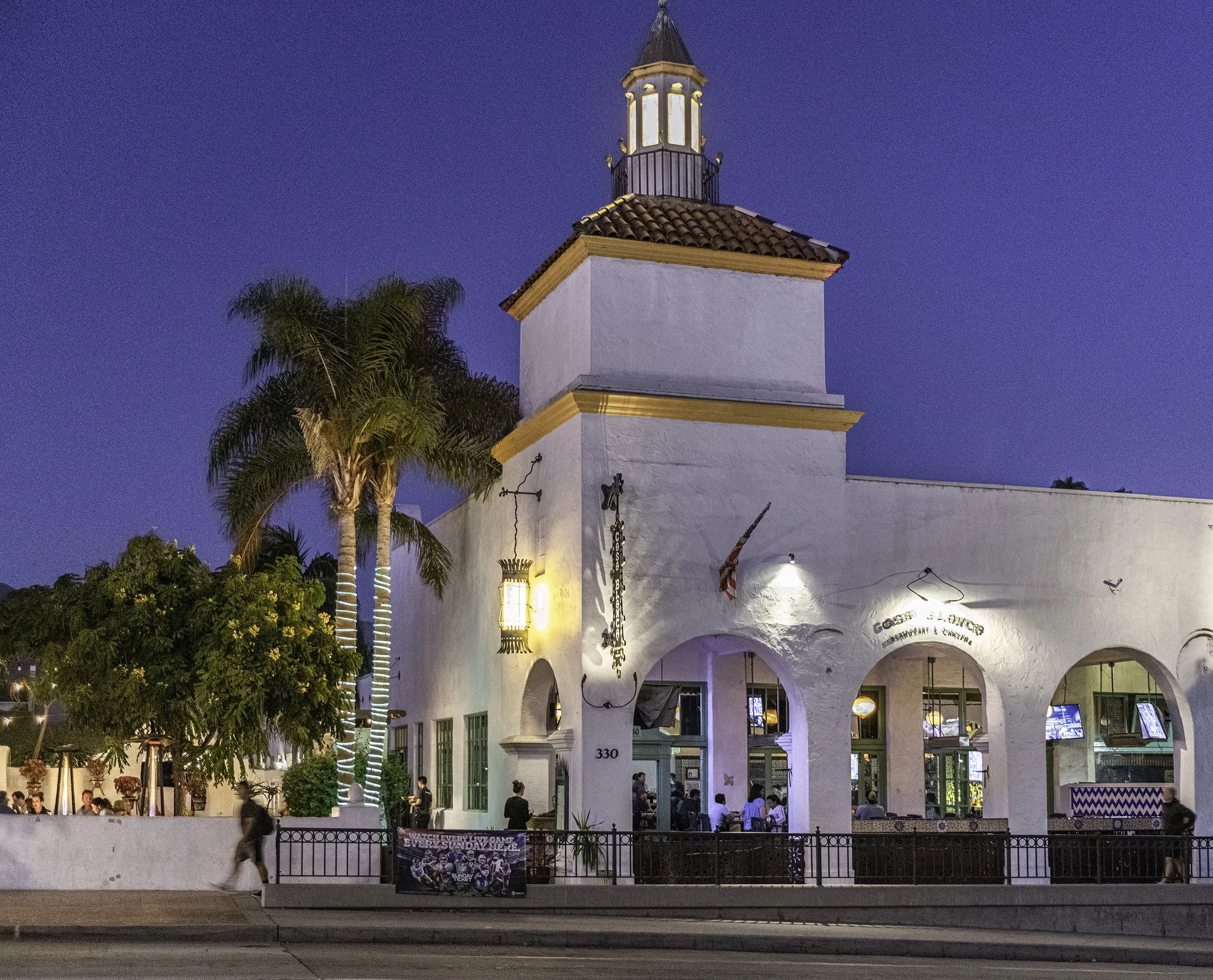 Santa Barbara is a popular tourist spot, with the long beach, the pier and plenty of restaurants, from casual to fine dining.