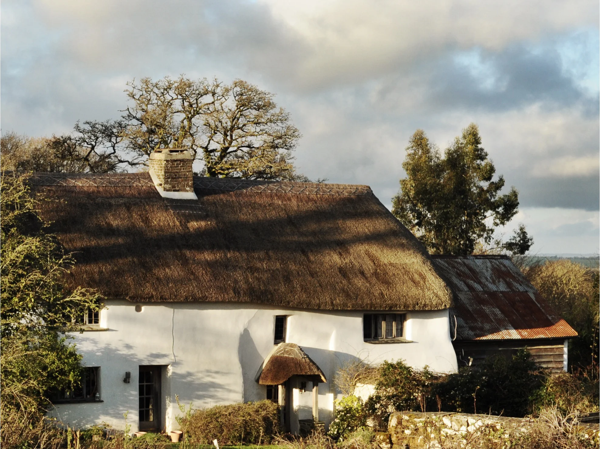 Feldspar, evening sun over Cath and Jeremy’s thatched home in Devon