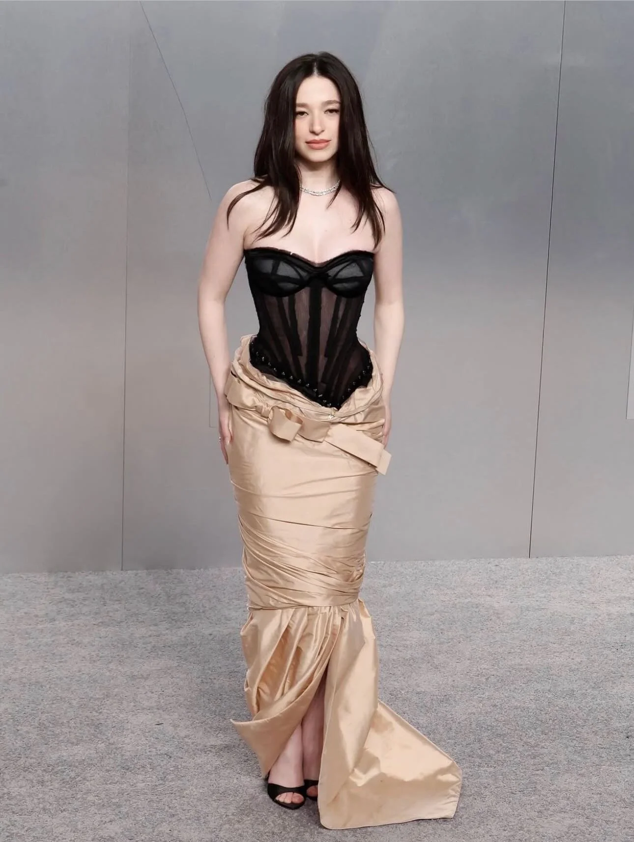 Mikey Madison wears @dilarafindikoglu to the Vanity Fair Oscar Party 
Styled by @andrewmukamal