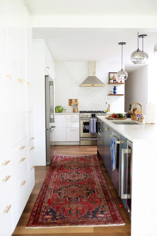 63.persianrug.kitchen.whitekitchenisland..jpg