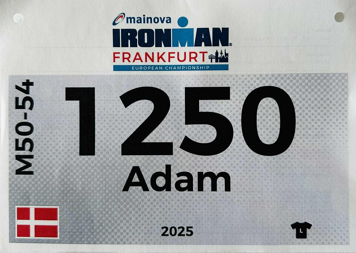 Uperforms egen sv&oslash;mmecoach Adam er klar til IRONMAN Frankfurt i morgen🔥🔥🔥
S&aring; glem alt om pro feltet, det er i M50-54 det for alvor g&aring;r ned😅

Vi &oslash;nsker alle god weekend og et godt race i morgen🌟

#uperformcoaching #uperf
