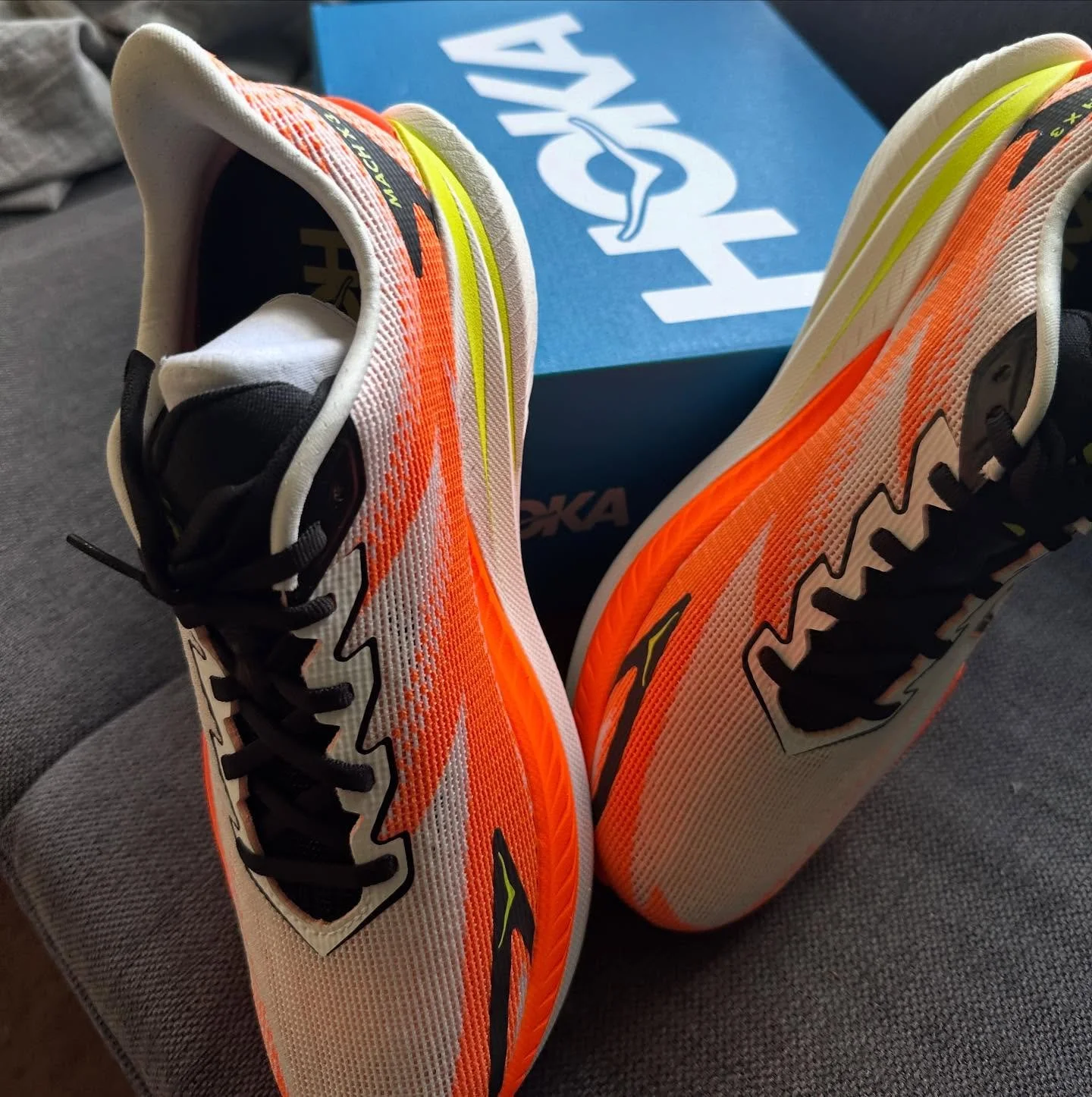 S&aring; der nye Mach X3 fra HOKA!!!
Det lugter af gratis fart🔥🔥🔥🔥

#flyhumanfly #hoka #uperformcoaching