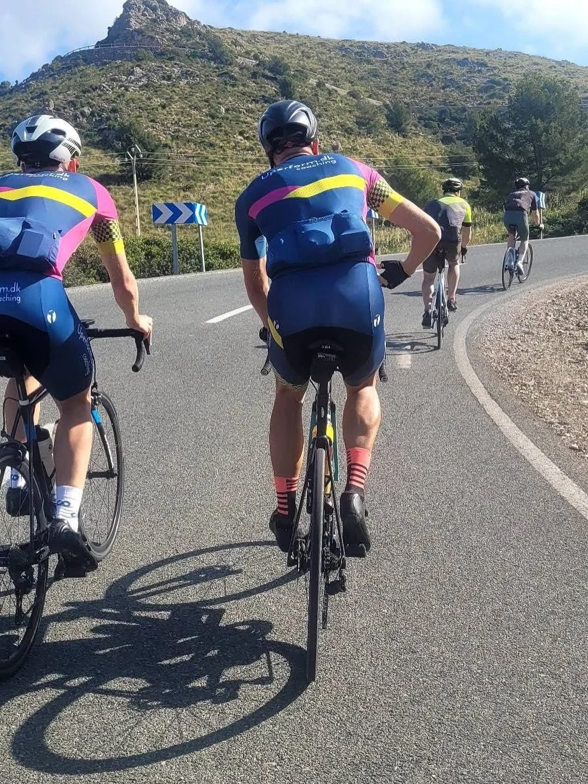 Uperform toget!!
Vi har et godt atlet hold p&aring; plads allerede men du er altid velkommen til at joine os. Vi elsker at ligge forrest i feltet😉

#uperformcoaching #uperformathlete #uperformdk