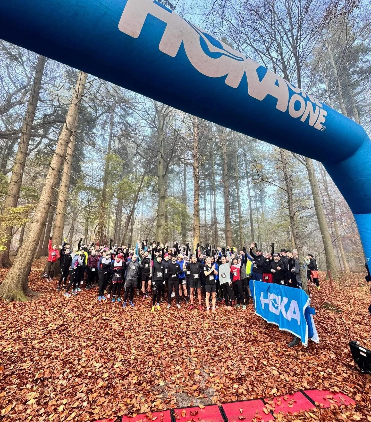6 st&aelig;rke Uperform atleter til start til Trailman i dag!!
Der blev l&oslash;bet st&aelig;rkt og vigtigst af alt det blev l&oslash;bet i skoven p&aring; bakker og differentieret underlag som er godt for teknikken💪🏽

Bonus at vi fik vist Hoka&rs