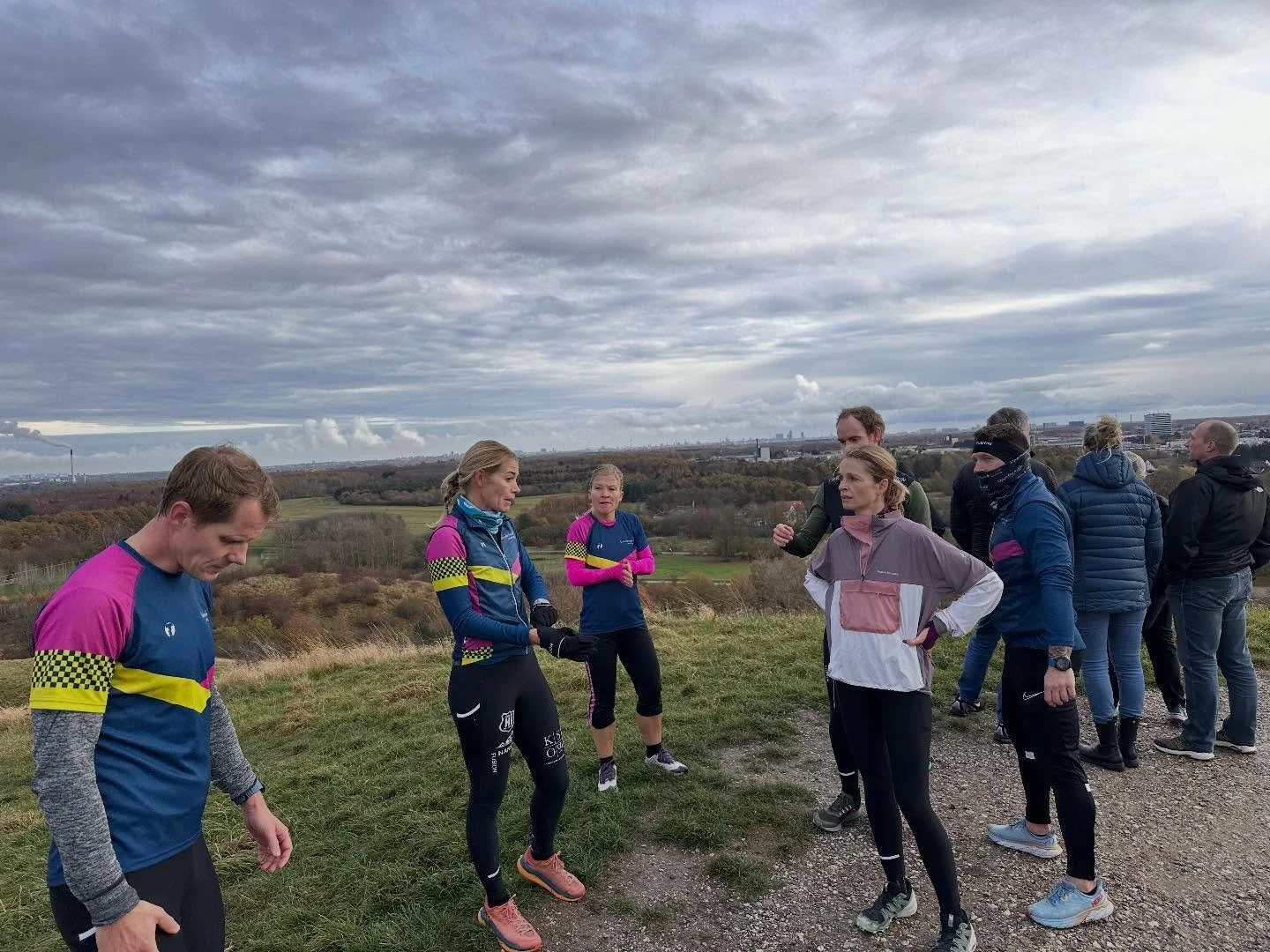 Uperform er mere end bare personlig tr&aelig;ning!!
Vi samler atleter p&aring; kryds og tv&aelig;rs s&aring; alle f&aring;r mest mulig l&aelig;ring og gode venskaber🤩

Fordi vi tror p&aring; at ingen n&aring;r deres st&oslash;rste potentiale alene😉