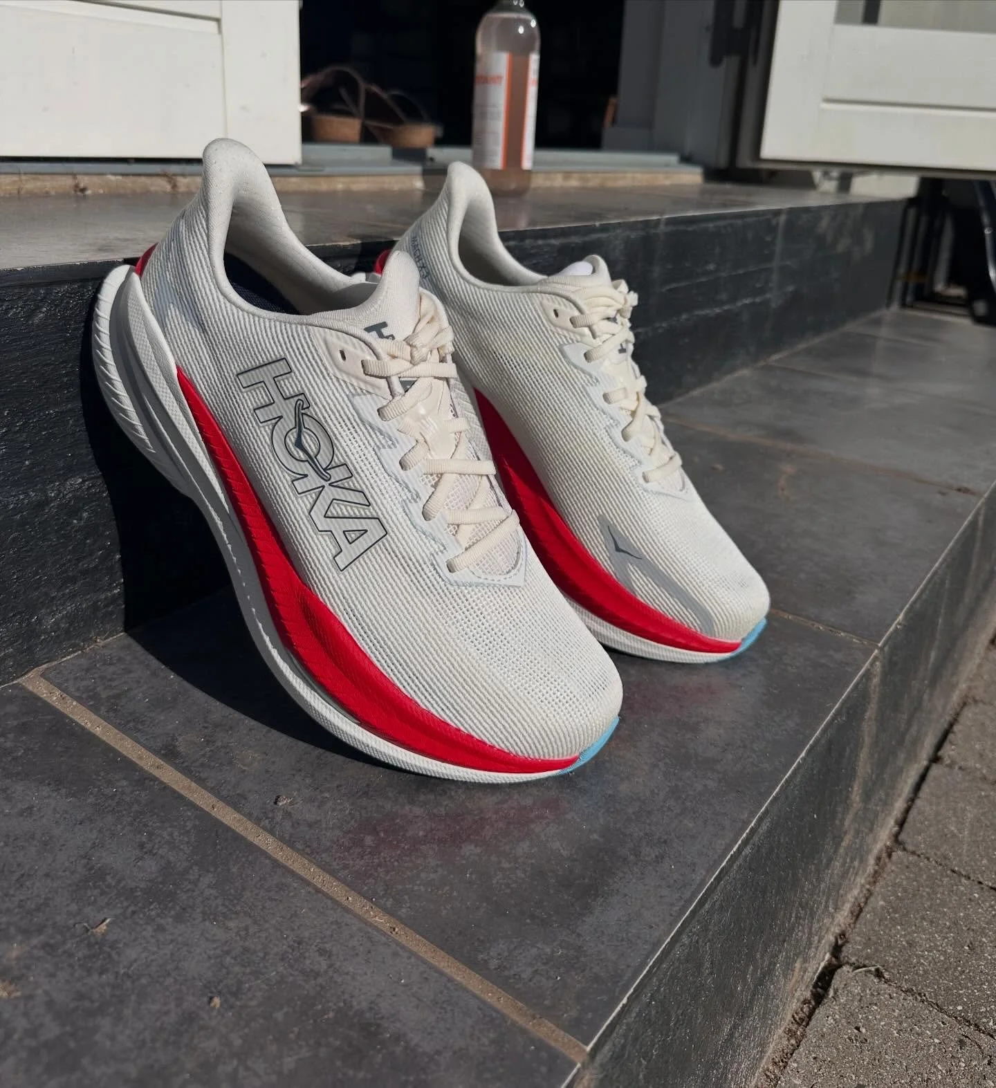 For&aring;r p&aring; vej og vi gl&aelig;der os til at lufte Mach X3 fra HOKA!!
En af vores absolut favoritter i en opgraderet version!!

#uperformcoaching #uperformdk #flyhumanfly #hoka