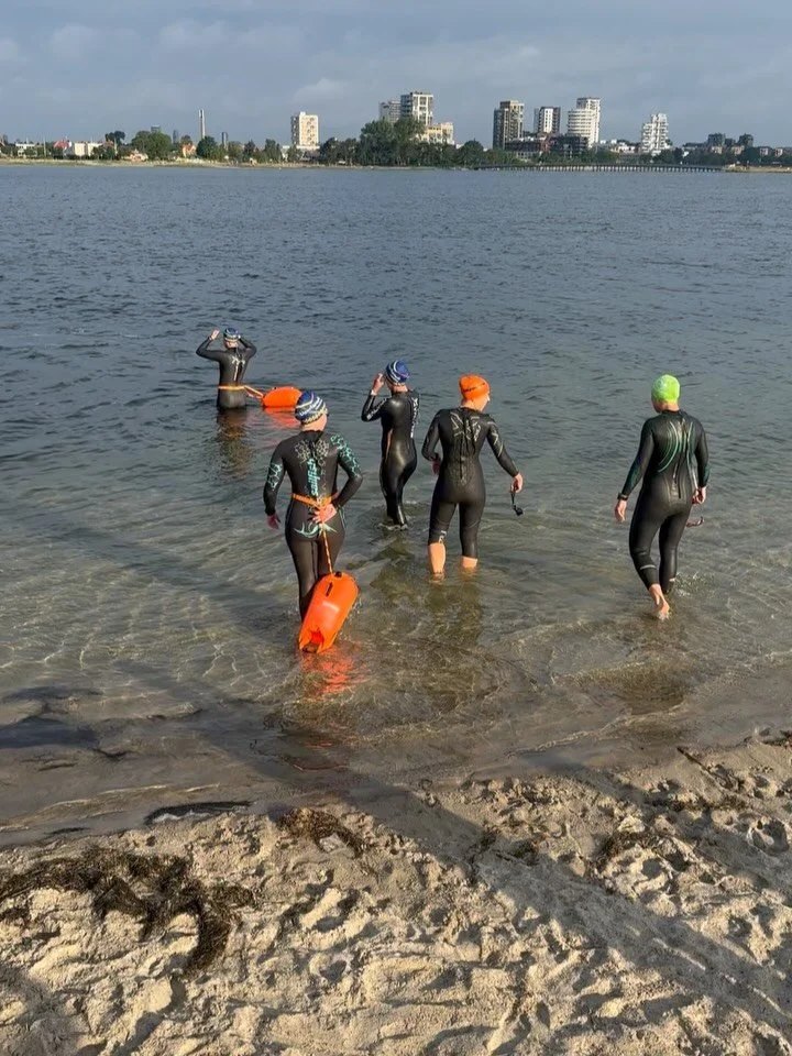 Er du klar til at sv&oslash;mme open water?
Vi kan hj&aelig;lpe dig med en tryg start p&aring; s&aelig;sonen hvor vi helt sikkert kan l&oslash;fte dit niveau👌🏻

Tag fat i os hvis du skal sikre dig en plads p&aring; holdet!
Over 50% er allerede solg
