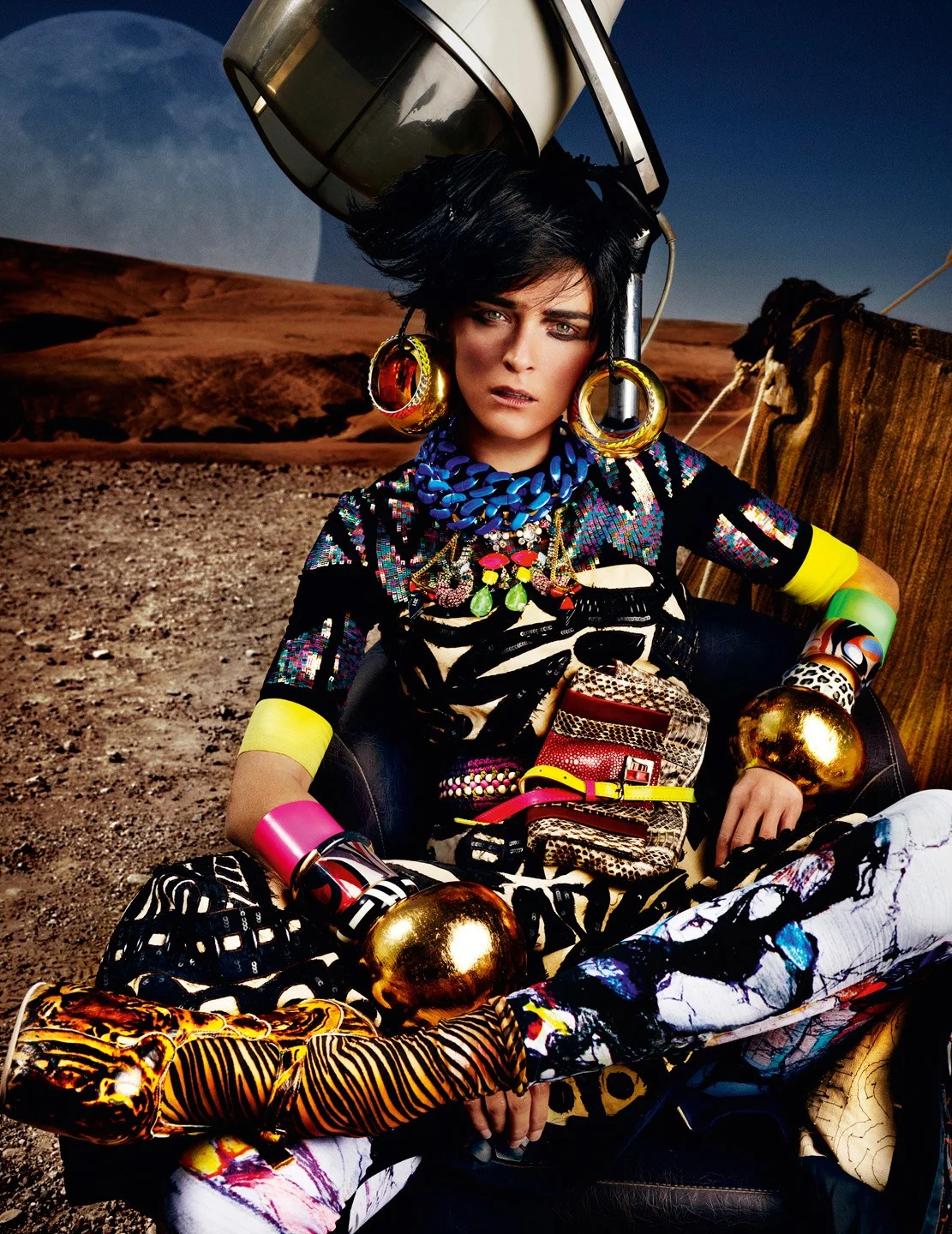 Mario-Testino-High-Plains-Drifter-Vogue-UK-May-2012-9.jpg