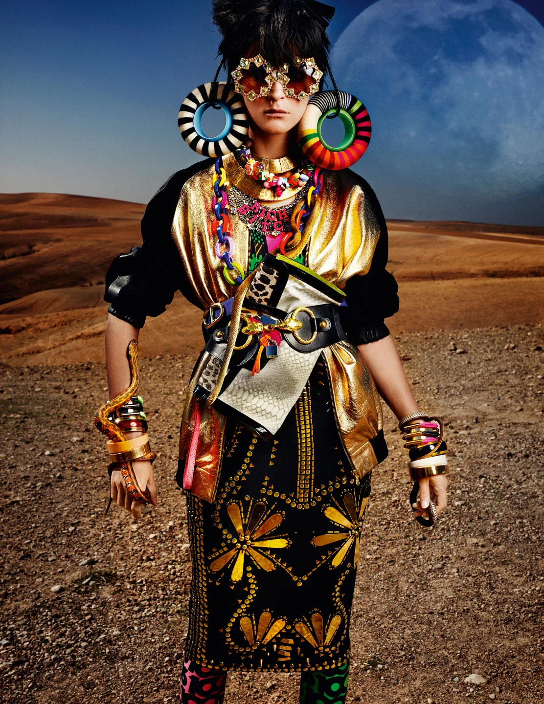 carmen-kass-by-mario-testino-high-plains-drifter-vogue-uk-may-2012-2.jpg