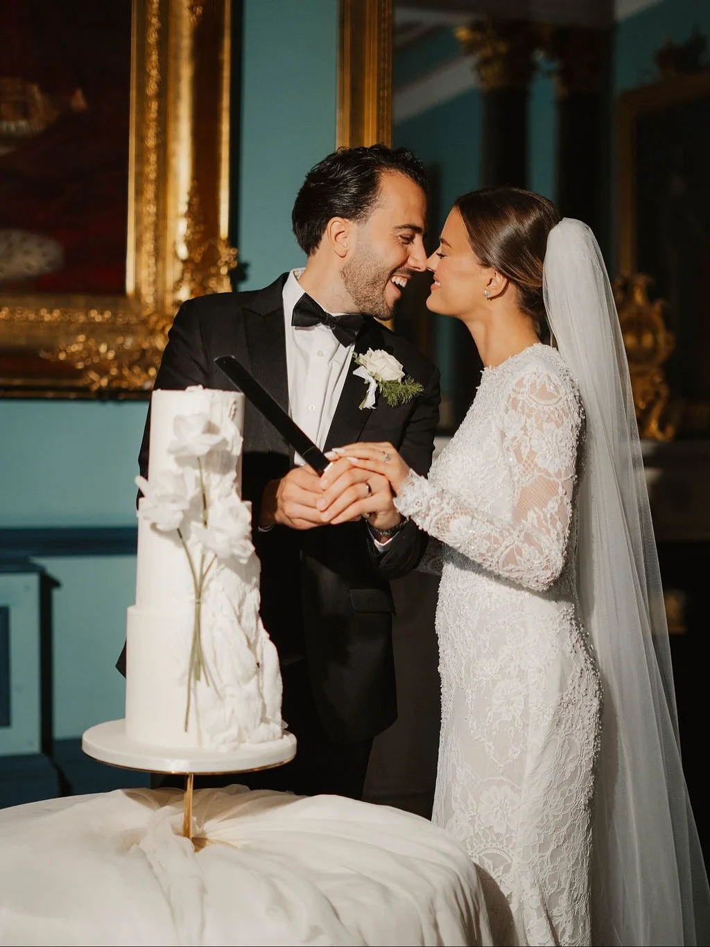 Styled shoot goals: elegance, laughter, and frosting everywhere.

Photographer &amp; Shoot Organiser - @capturedby.rana
Venue - @116pallmall
Videographer - @aurora.motion
Content Creator -@weddingcontentbygeorgielu
Makeup Artist - @izziebutlermakeup
