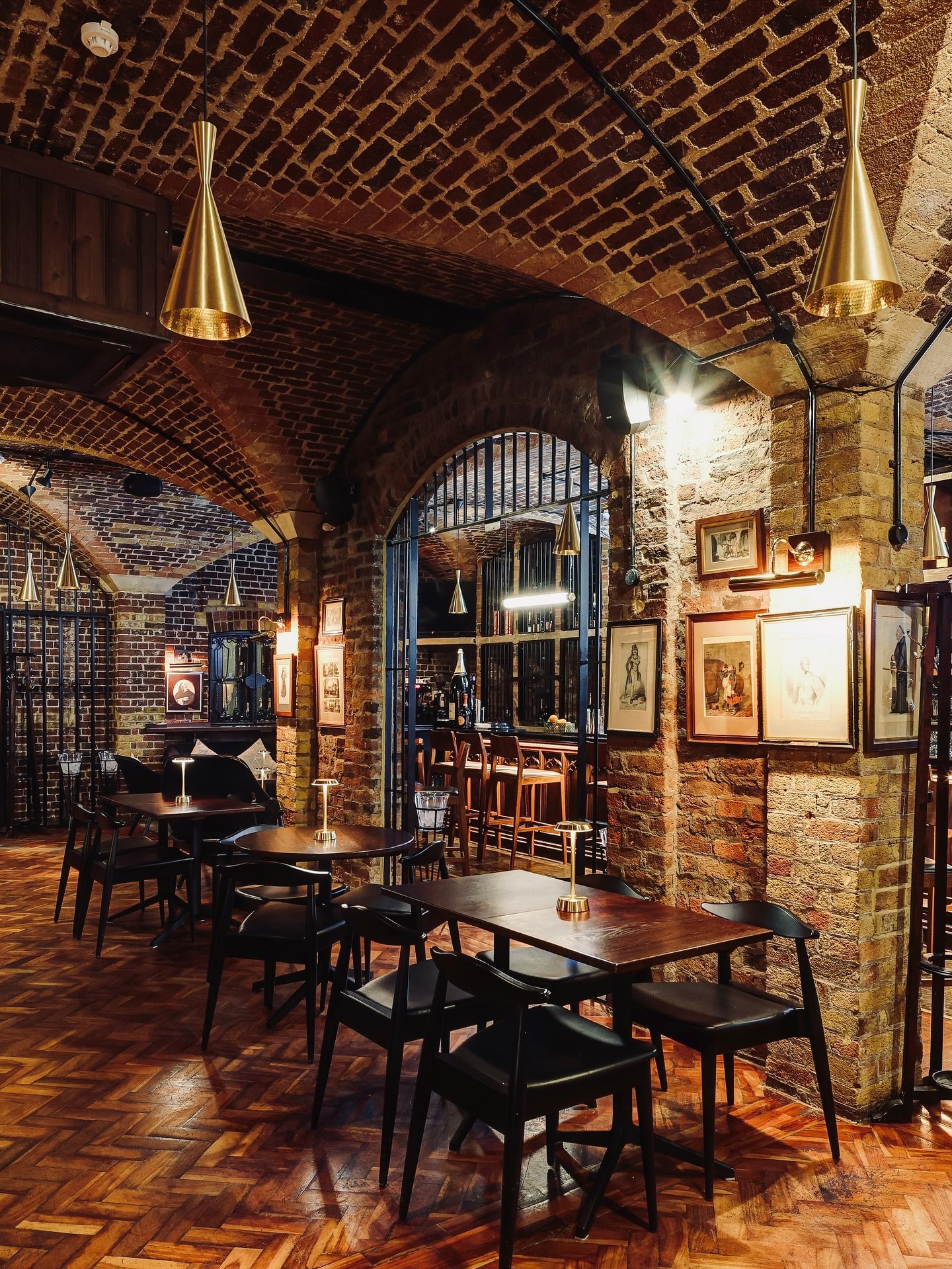 Gather your friends and colleagues and join us Thursday 13th November, 5.30&ndash;7.30pm as we welcome back @maxyneryan to The Champagne Bar 🥂🎶
Expect smooth jazz and soul tunes, bubbles, cocktails, and delicious bites &ndash; the perfect after-wor