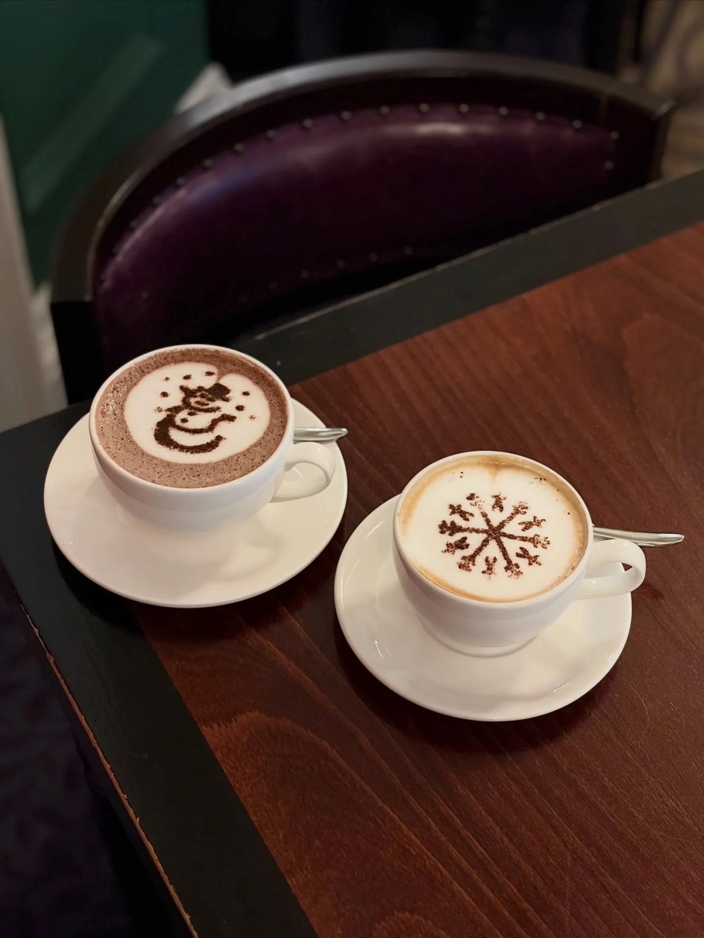 A festive start to the week at the Director&rsquo;s Lounge ❄️⛄️
Are you team snowflake or snowman? Hot chocolate or coffee?
Here&rsquo;s to a cosy Monday morning from 116 Pall Mall

Festive season | Pall Mall | Central London coffee spot