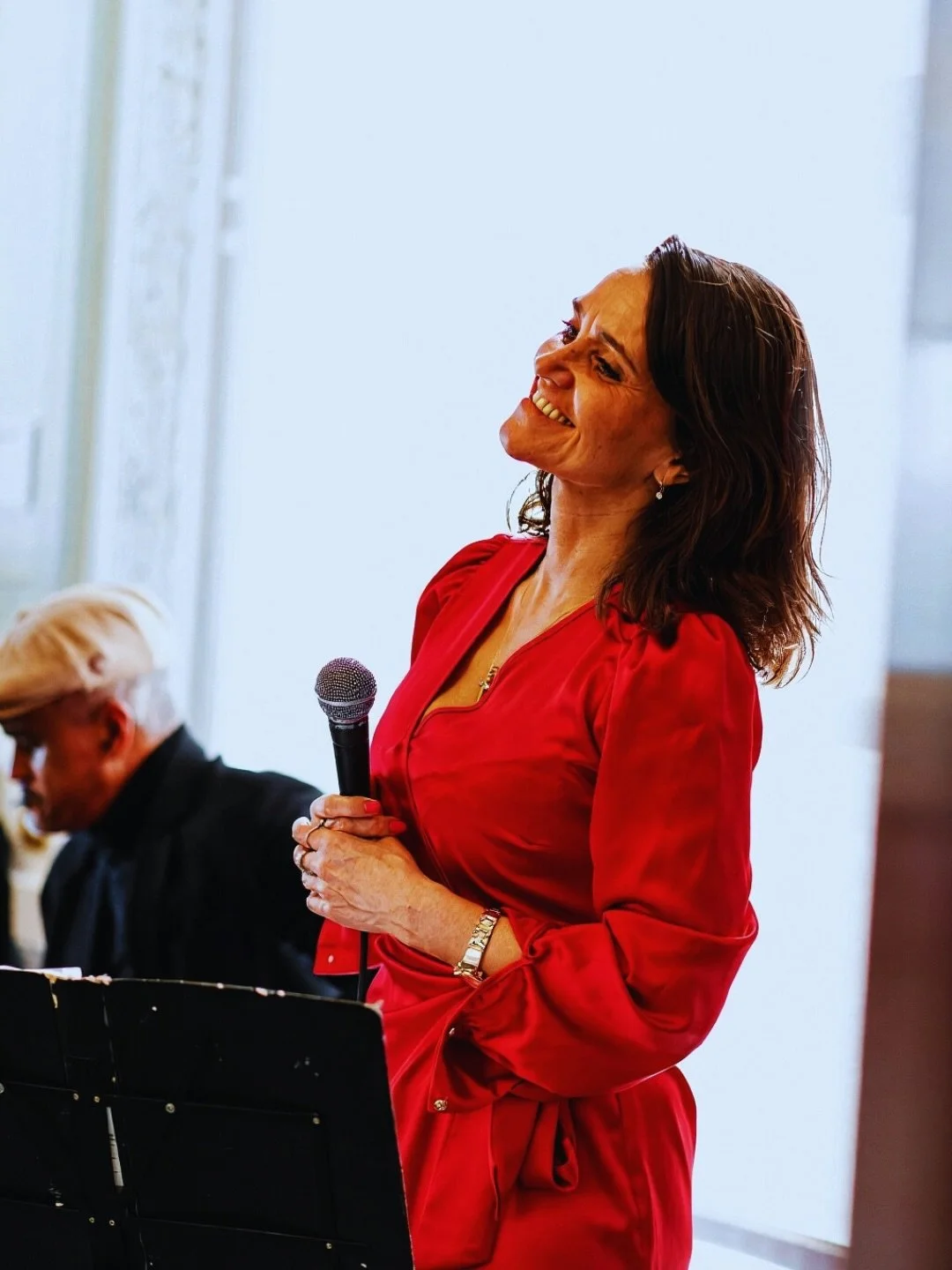 Whether it&rsquo;s love, friendship, or Champagne you&rsquo;re celebrating this Valentine&rsquo;s, it&rsquo;s all happening underground at London&rsquo;s hidden Champagne Bar by @searcyslondon 🍾

Enjoy 2-for-1 on selected drinks from 5&ndash;6.30pm 