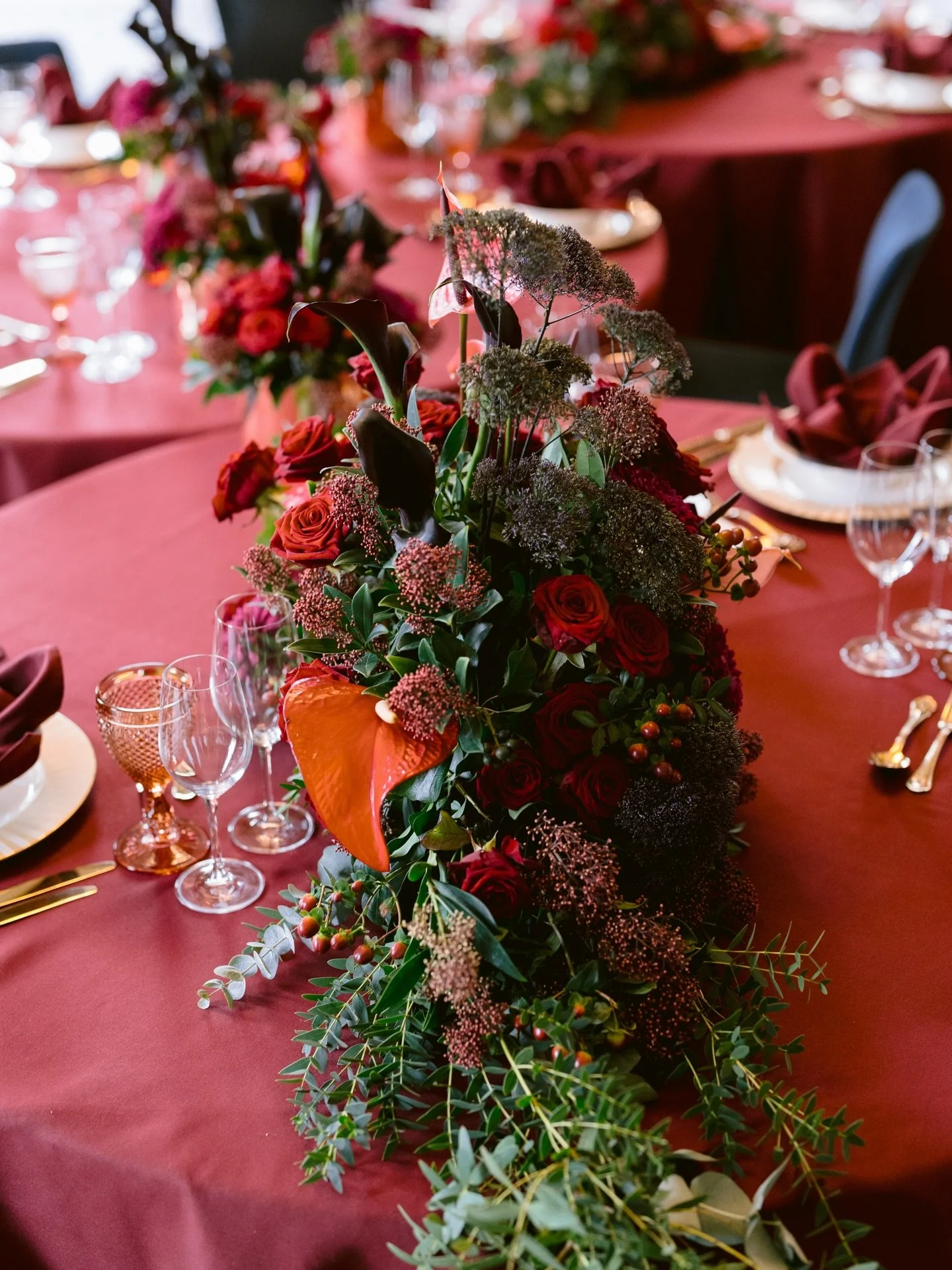 Valentine&rsquo;s gave us the excuse, but weddings are the reason. Burgundy tables are having their moment and we are here for it. 
Wishing you all a happy Valentine&rsquo;s Day💋🌹🍷

Team credit:
Venue: @116pallmall
Photography:&nbsp;@evatarnok
Flo