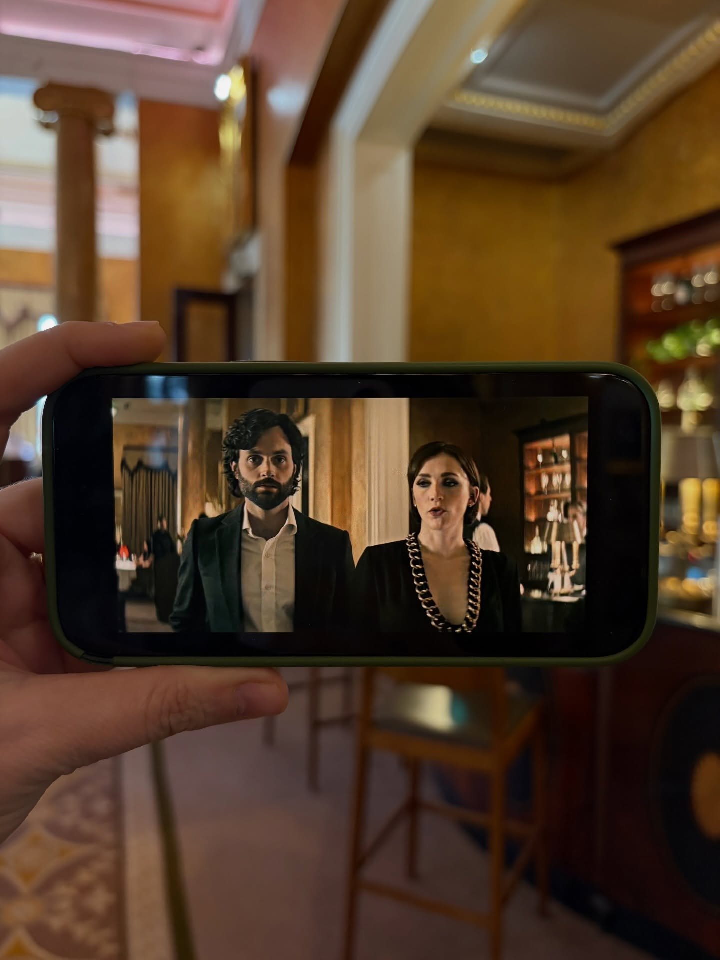 If you&rsquo;ve watched You Season 4, you might remember the moment Kate introduces Joe (&lsquo;Jonathan&rsquo;) to her father, Tom Lockwood over dinner&hellip;

But did you notice the setting? 👀

Look a little closer&mdash;you may recognise it.

Ou