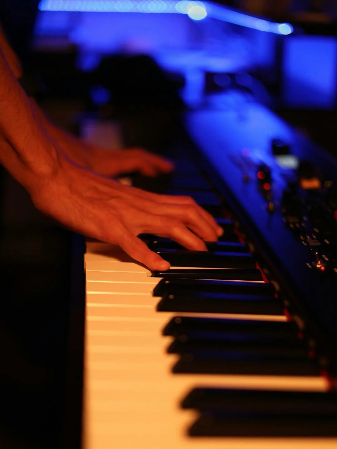 Join us at The Champagne Bar for another elegant evening of live music, featuring the smooth piano sounds of Charlie B. 🎹✨

Unwind after work with great music, a refined atmosphere and your favourite glass of Champagne. 

📅 Thursday 14 May | 5.30pm