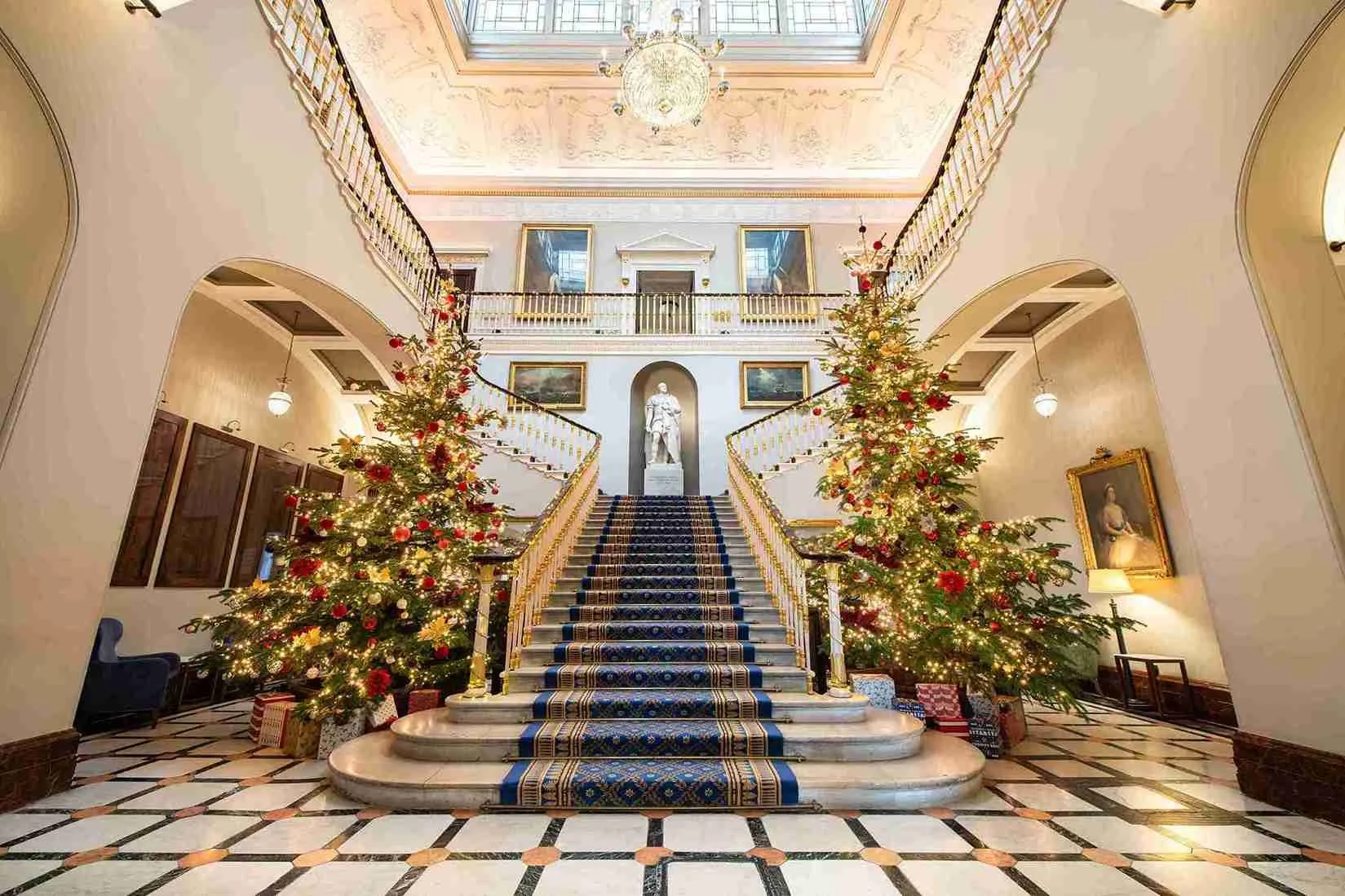 116 Pall Mall Staircase at Christmas
