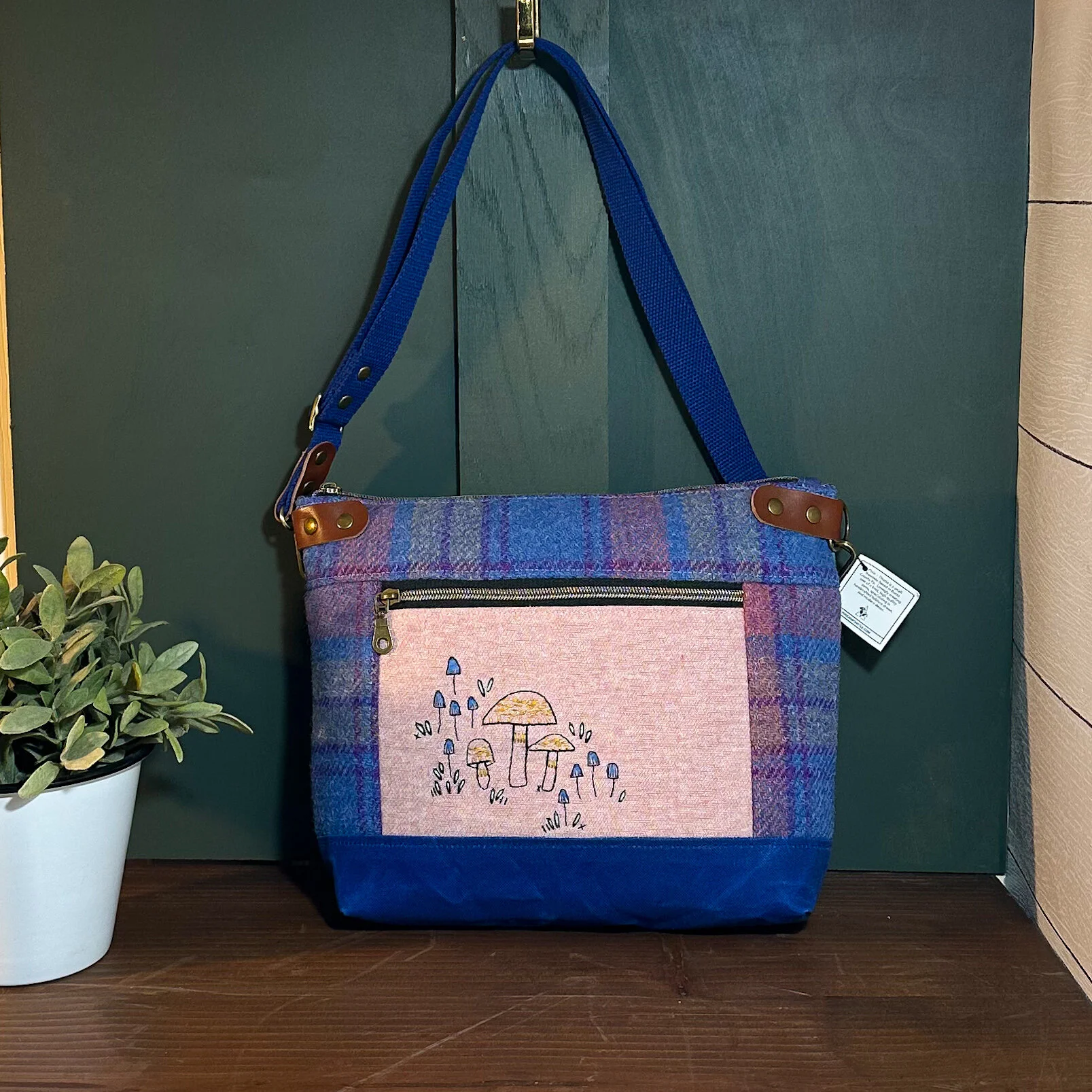 FDDD8814-A256-4AD1-B689-8474637BF76F