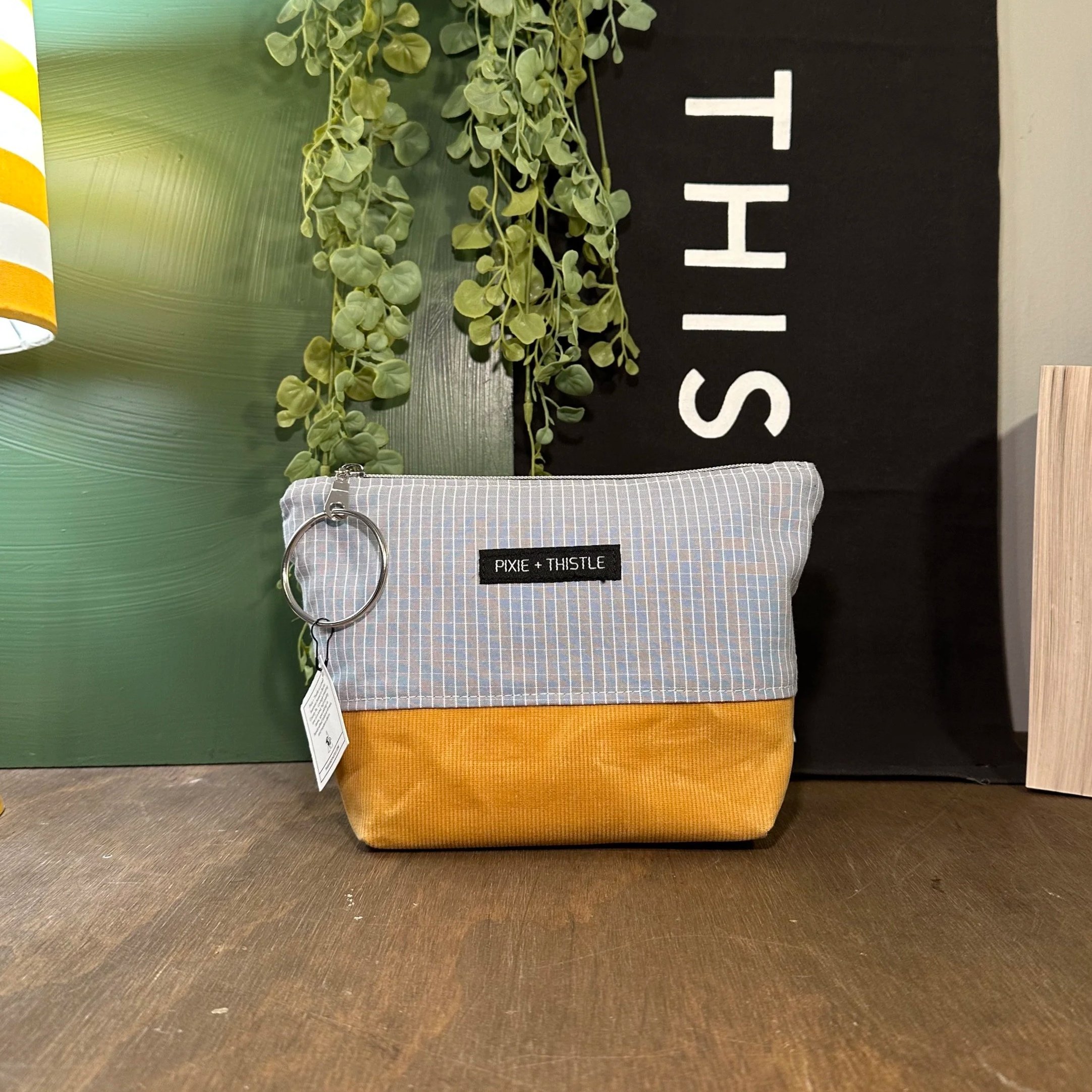 Paper Grid / Fat Bottom Zip