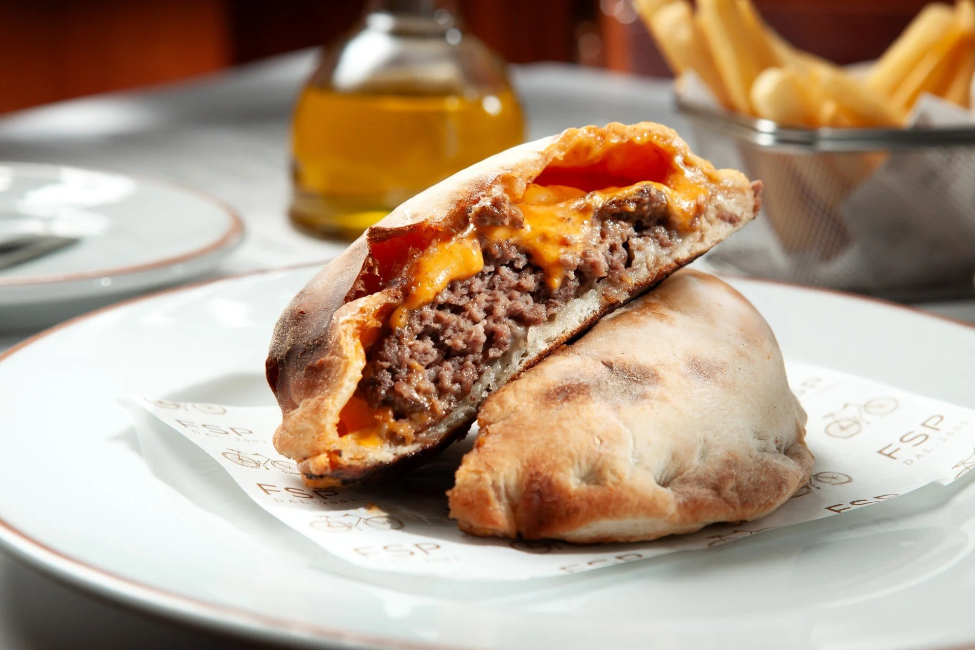 thumbnail_Cheeseburguer Forneria.jpg