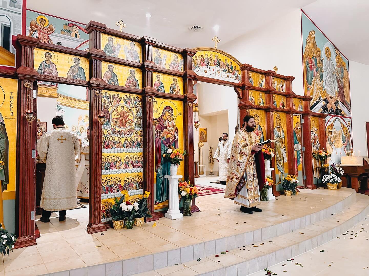 ✨Bright Monday ✨

There are some notable changes that happen during Bright Week + the Paschal season:

✨The services of Bright Week are done with the Royal Doors fully open (the doors in the middle). This unblocked view of the altar symbolizes the op
