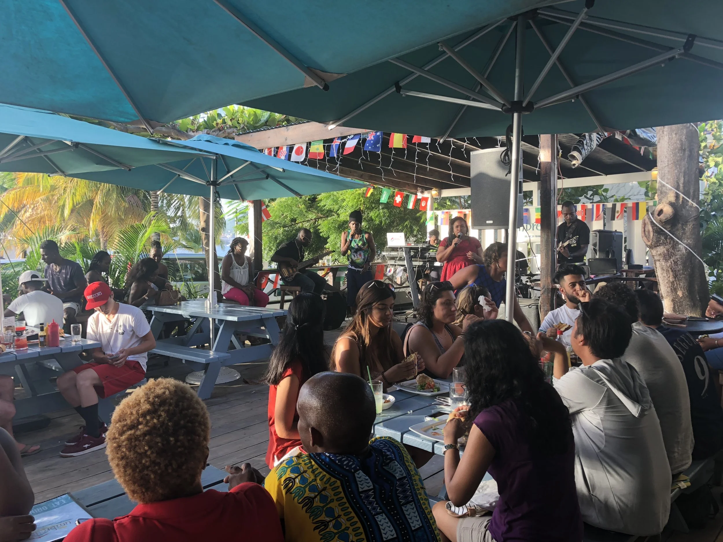 PROMOS — Umbrellas Beach BAr