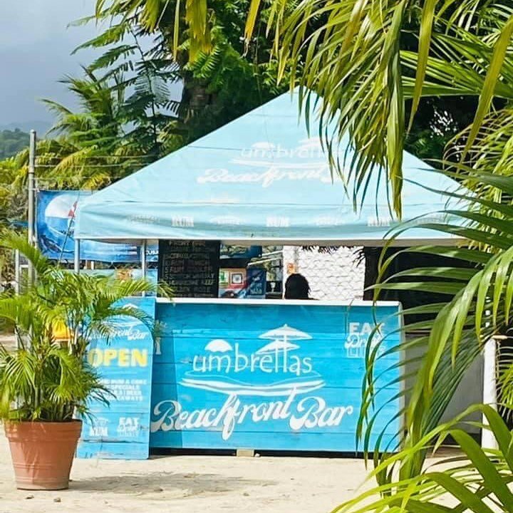 It&rsquo;s Friday! Time to #EatDrinkLime at Umbrellas ✨
.
Our beachfront bar is open today!
.
#umbrellasbeachbar #beachbar #bar #beach #beachside #friday #friyay #drinks #lime #grenada #grandansebeach