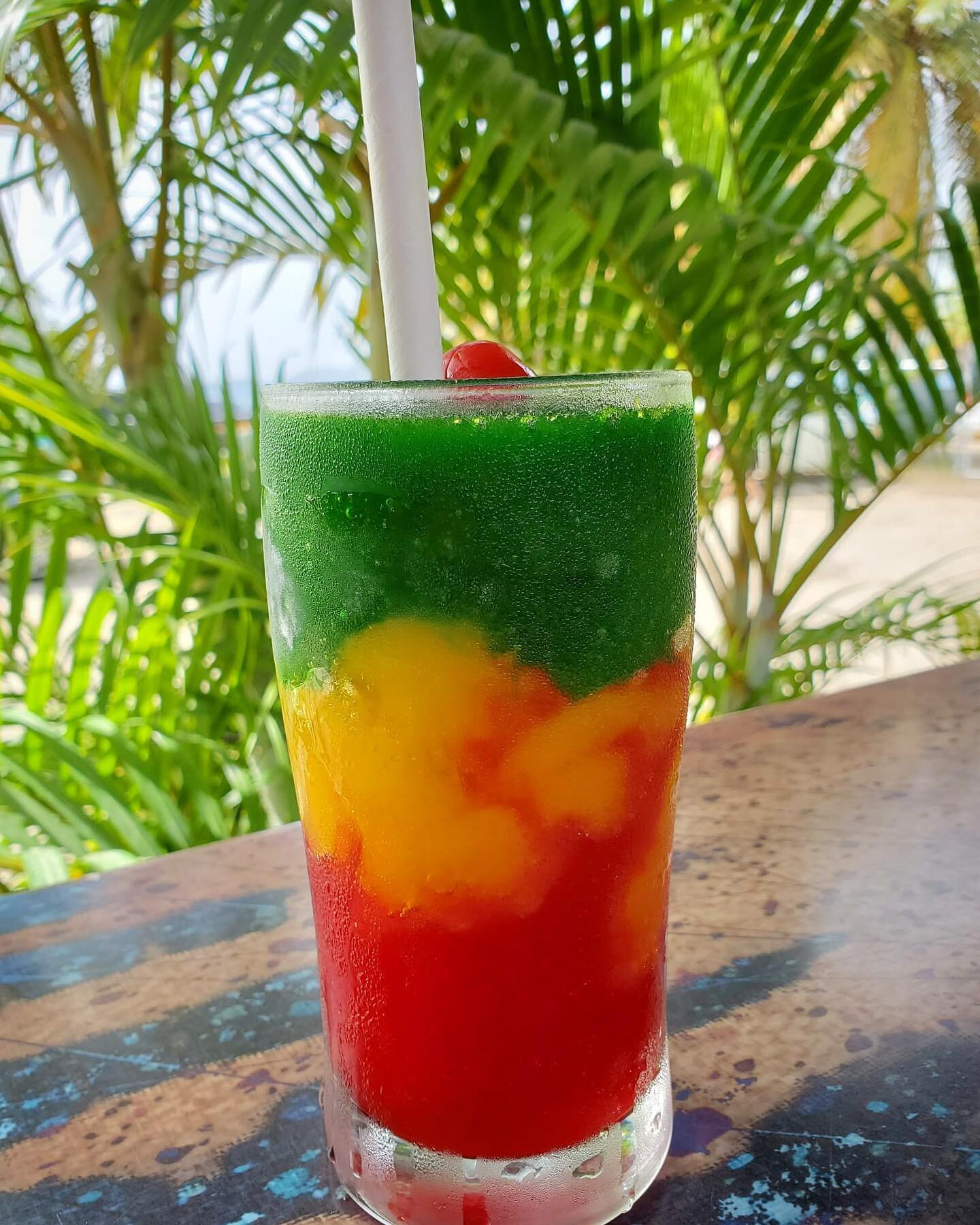 Our most prideful cocktail 🍹🇬🇩
.
That&rsquo;s also beautiful and delicious 😋
.
Come #EatDrinkLime with us, and give one a try!
.
#umbrellasbeachbar #beachbar #beach #bar #cocktail #cocktails #grenada #grenadian #beachside #grandansebeach #redgree