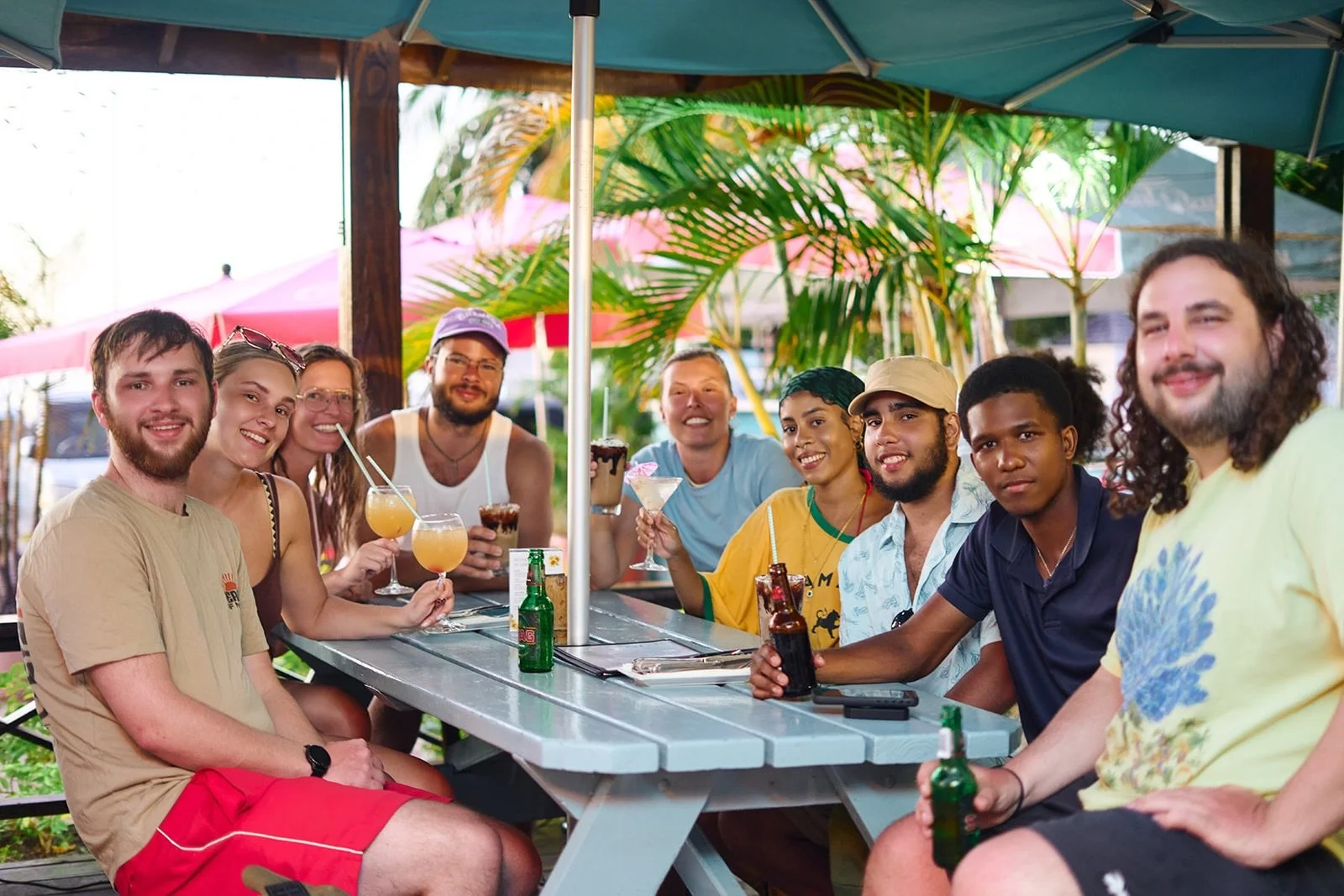 Ready for some beachside patio vibes? ✨
Come #EatDrinkLime with us!