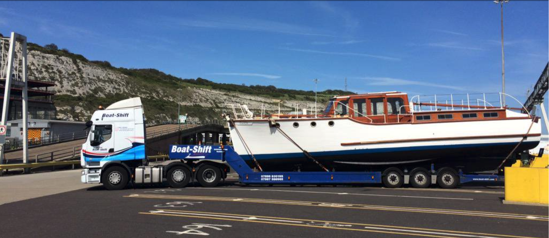 Aquabelle arriving into Dover on the back of Boat Shift Transport. Picture taken by @boatshiftsimon