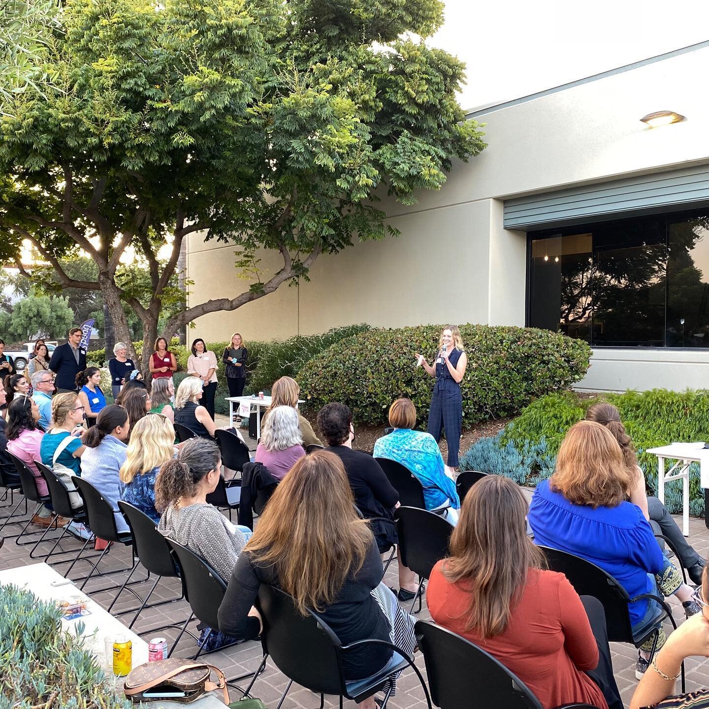 @goodspacegoleta hosted a fantastic Women Supporting Women event last night! 👏 Next one will be in December at @workzones downtown.
Speaking of networking, is anyone else excited to learn how to talk to people again?! 😶 stay tuned&hellip;
#womensup