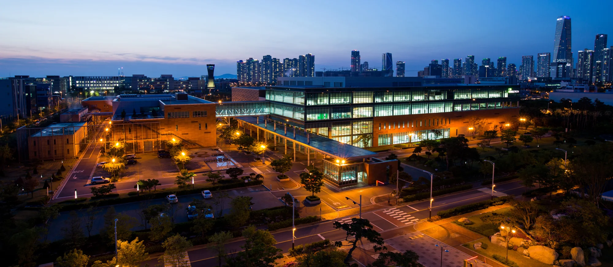Exterior_2000-12.jpg