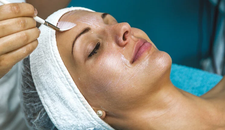 Chemical peel vs microneedling