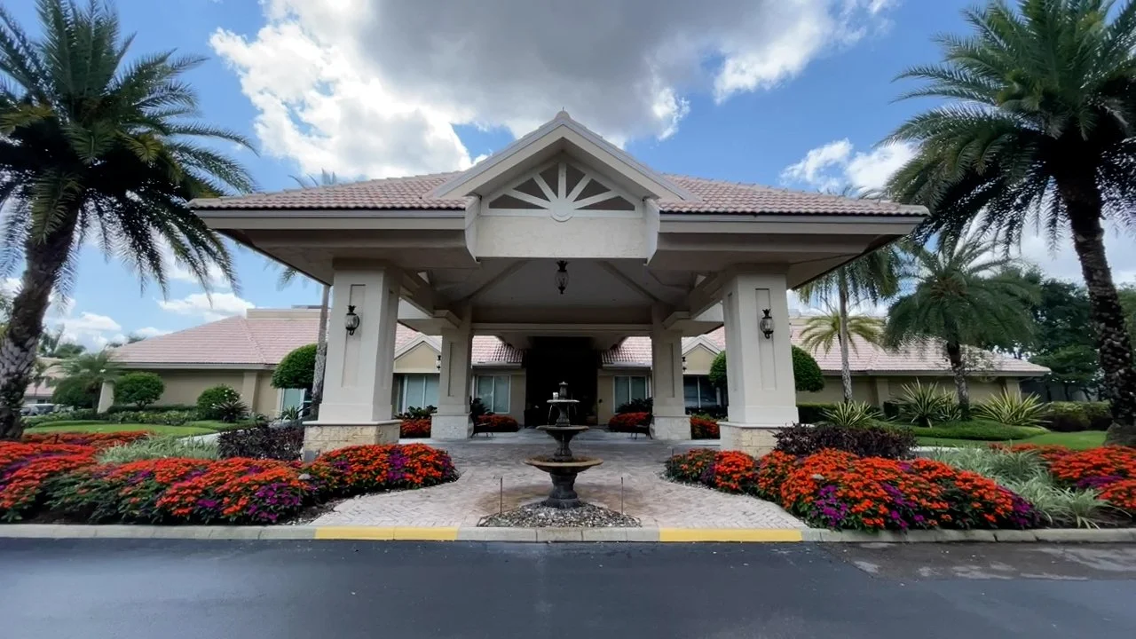 Worthington Country Club Clubhouse Entry.jpeg