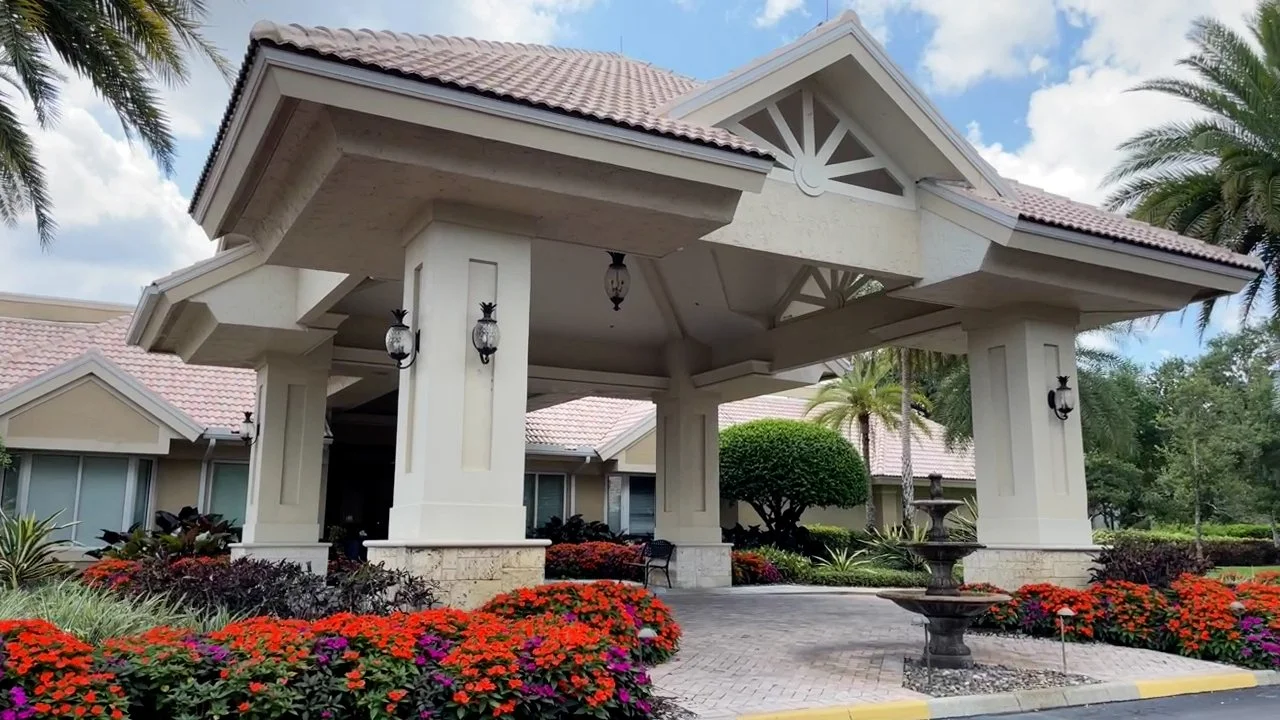 Worthington Country Club Clubhouse Entrance.jpeg