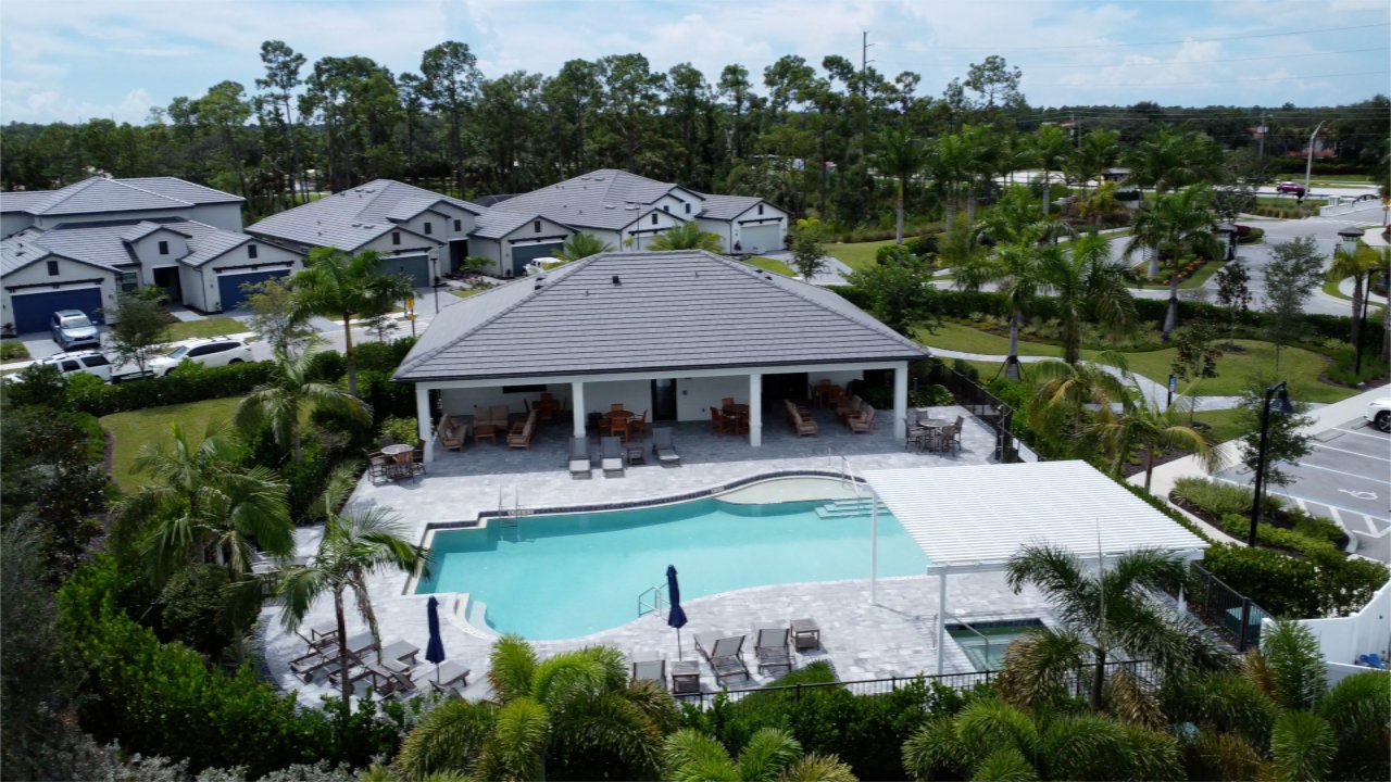 Abaco Pointe Naples Clubhouse Pool 239-450-1892.jpeg