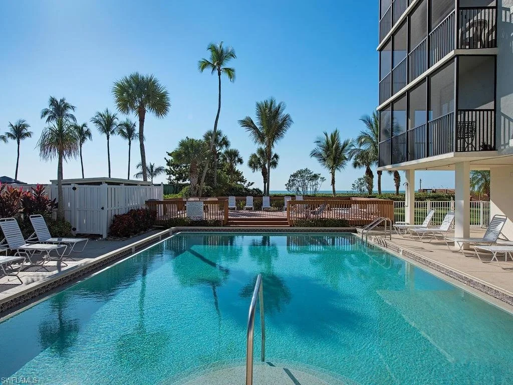 Bayshores at Vanderbilt Beach Gulfside Pool.jpeg