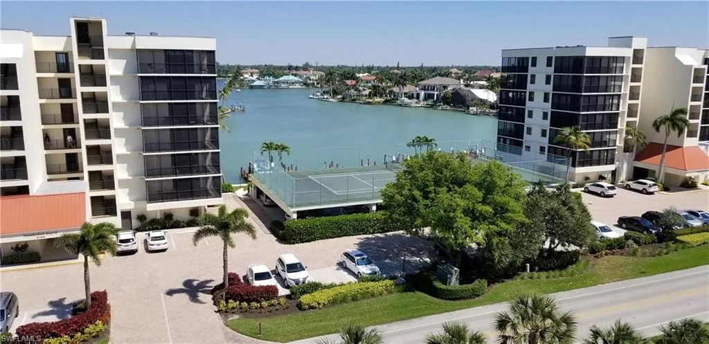 Bayshores at Vanderbilt Beach Tennis.jpeg