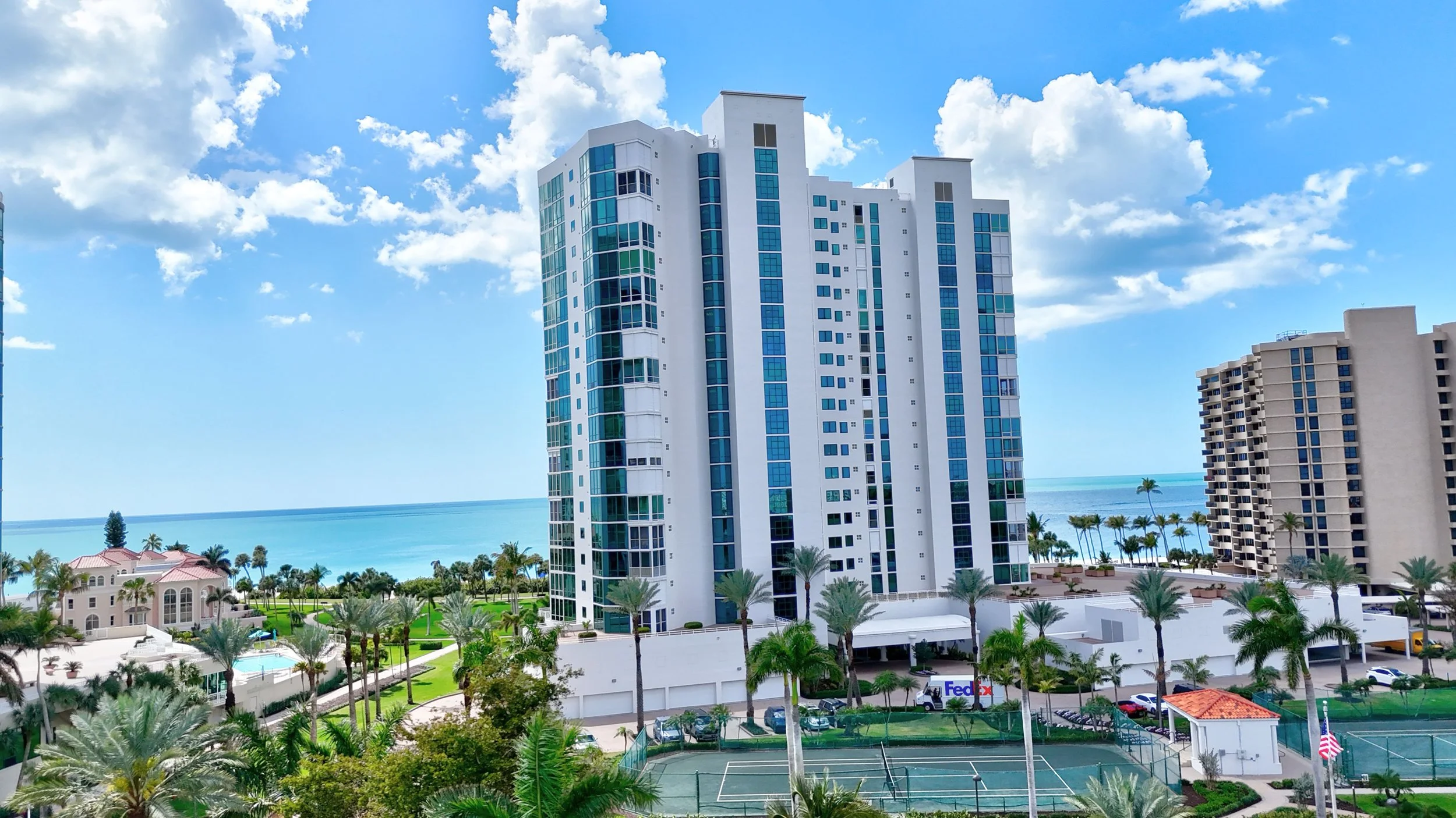 Le Ciel Park Tower from grouind.jpg