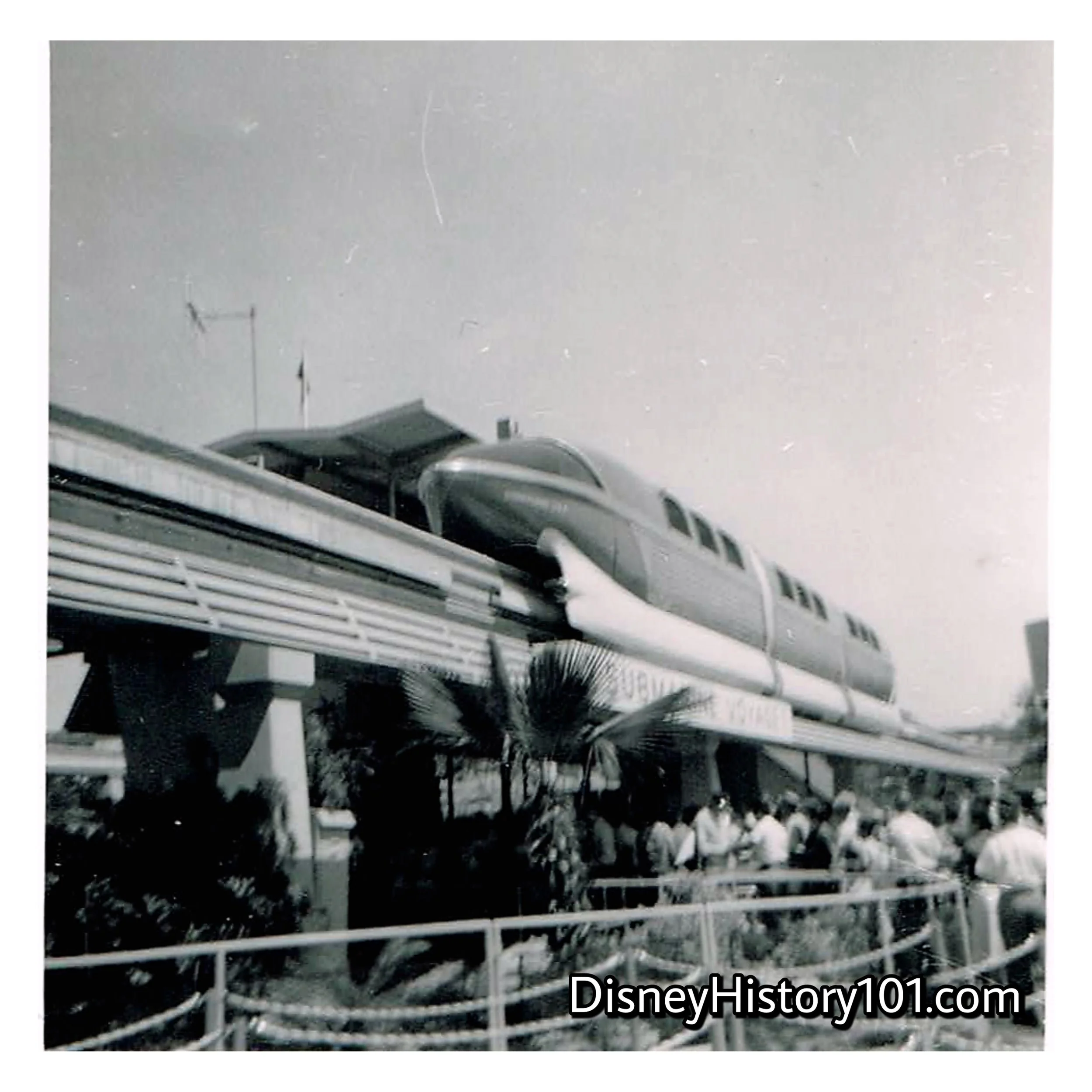 Monorail Mark I at Tomorrowland Station.