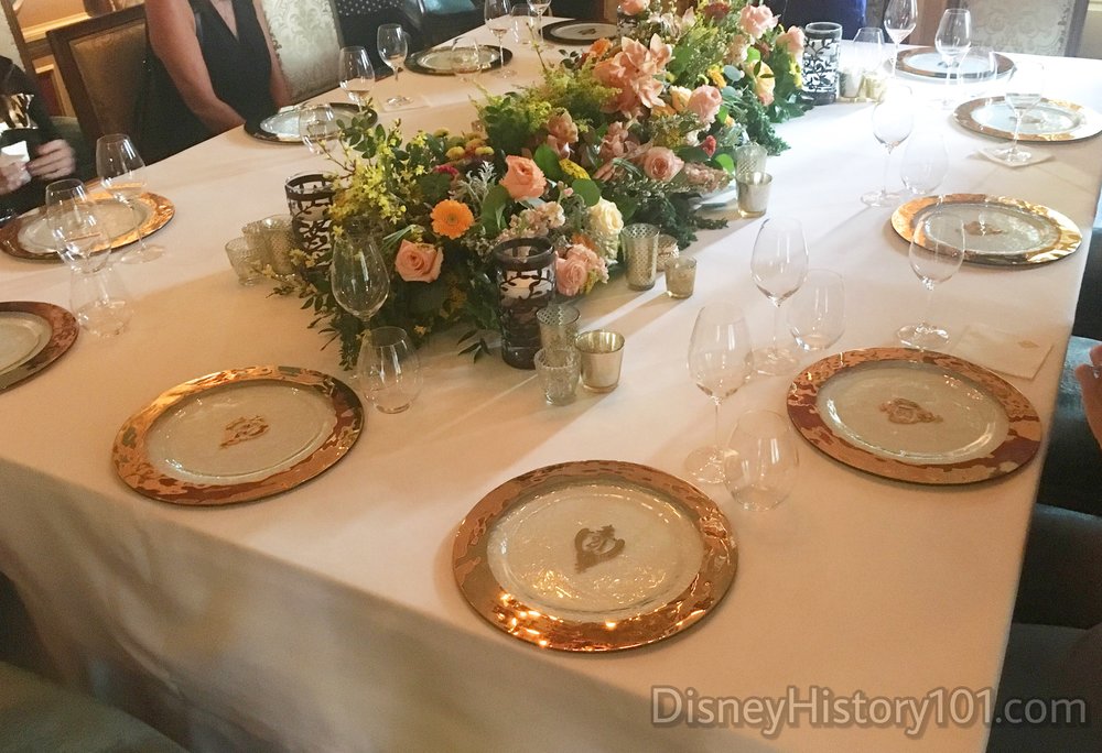  Fresh flowers, gold-plated dinnerware, and fine crystal await guests! 